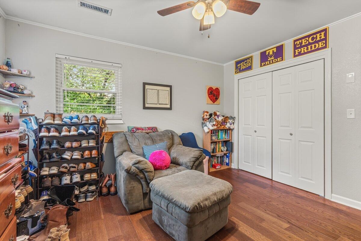 1234 Millard Street Property Photo 11