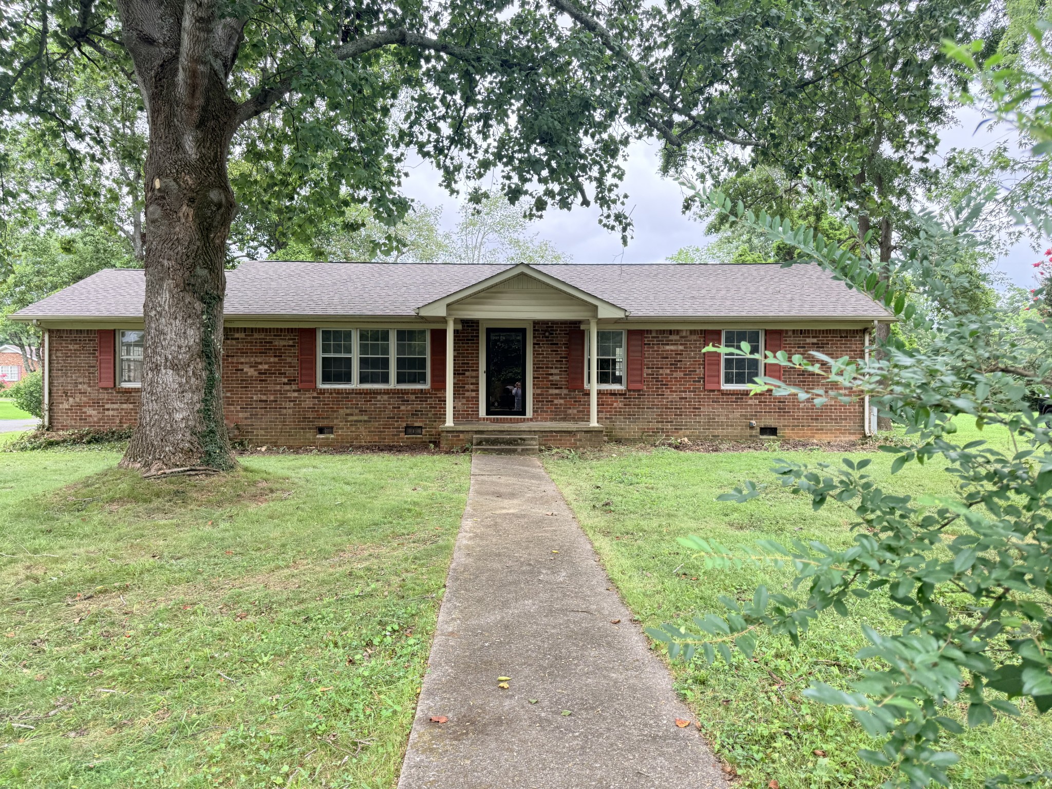 212 Bragg Cir Property Photo 1