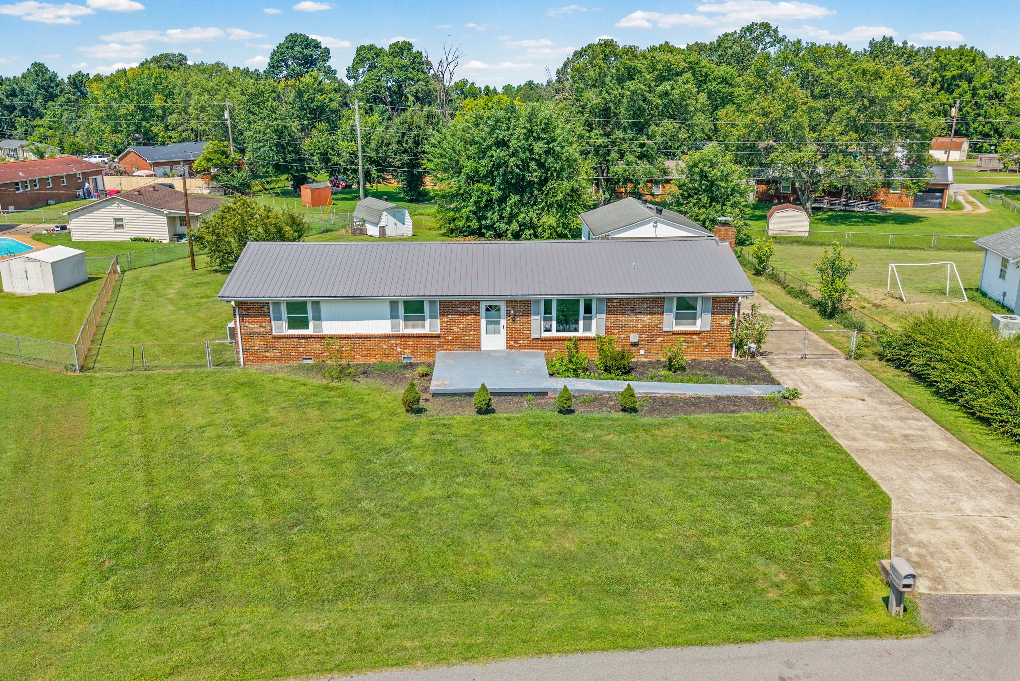 203 Sewell Dr Property Photo 1