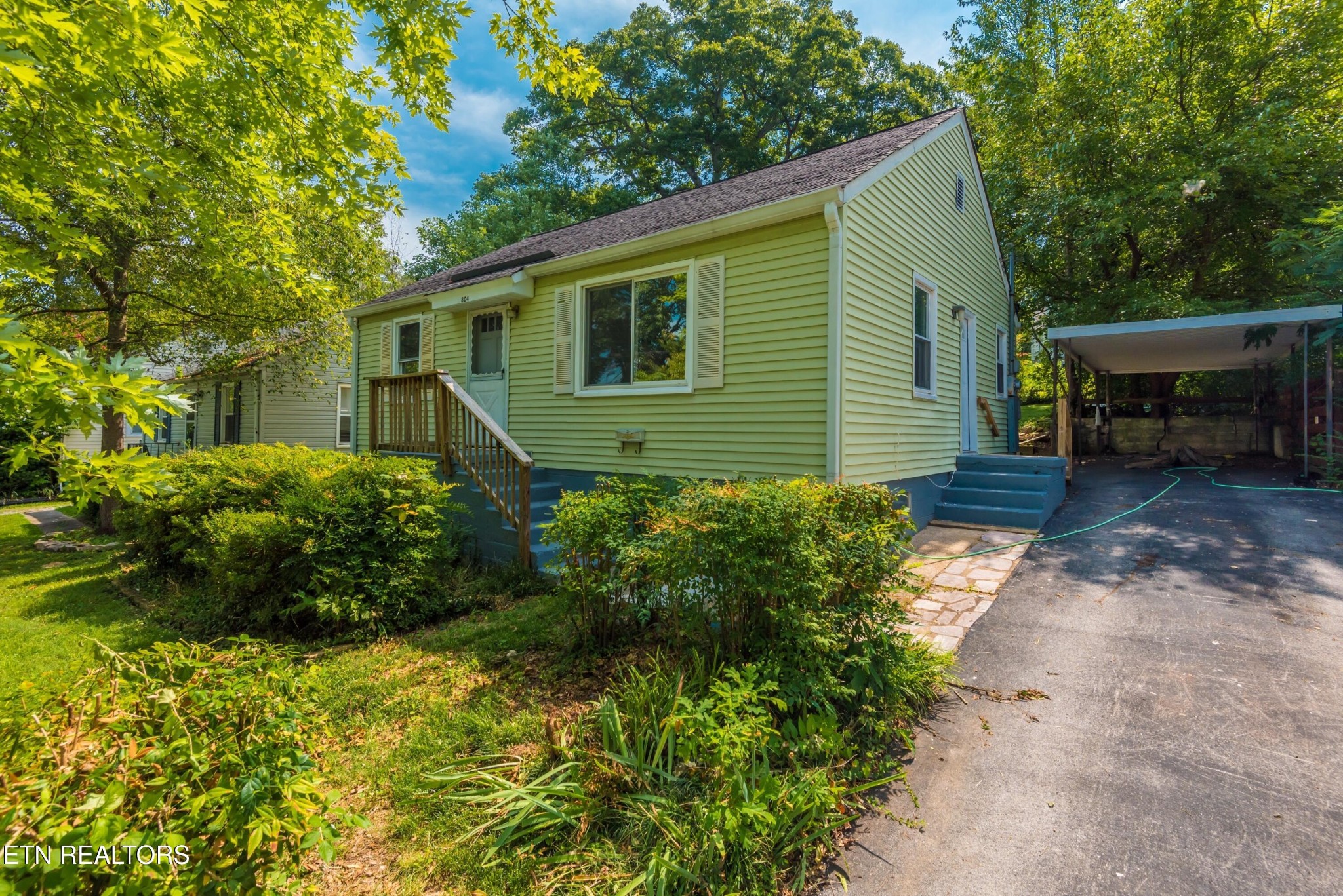 804 E Columbia Ave