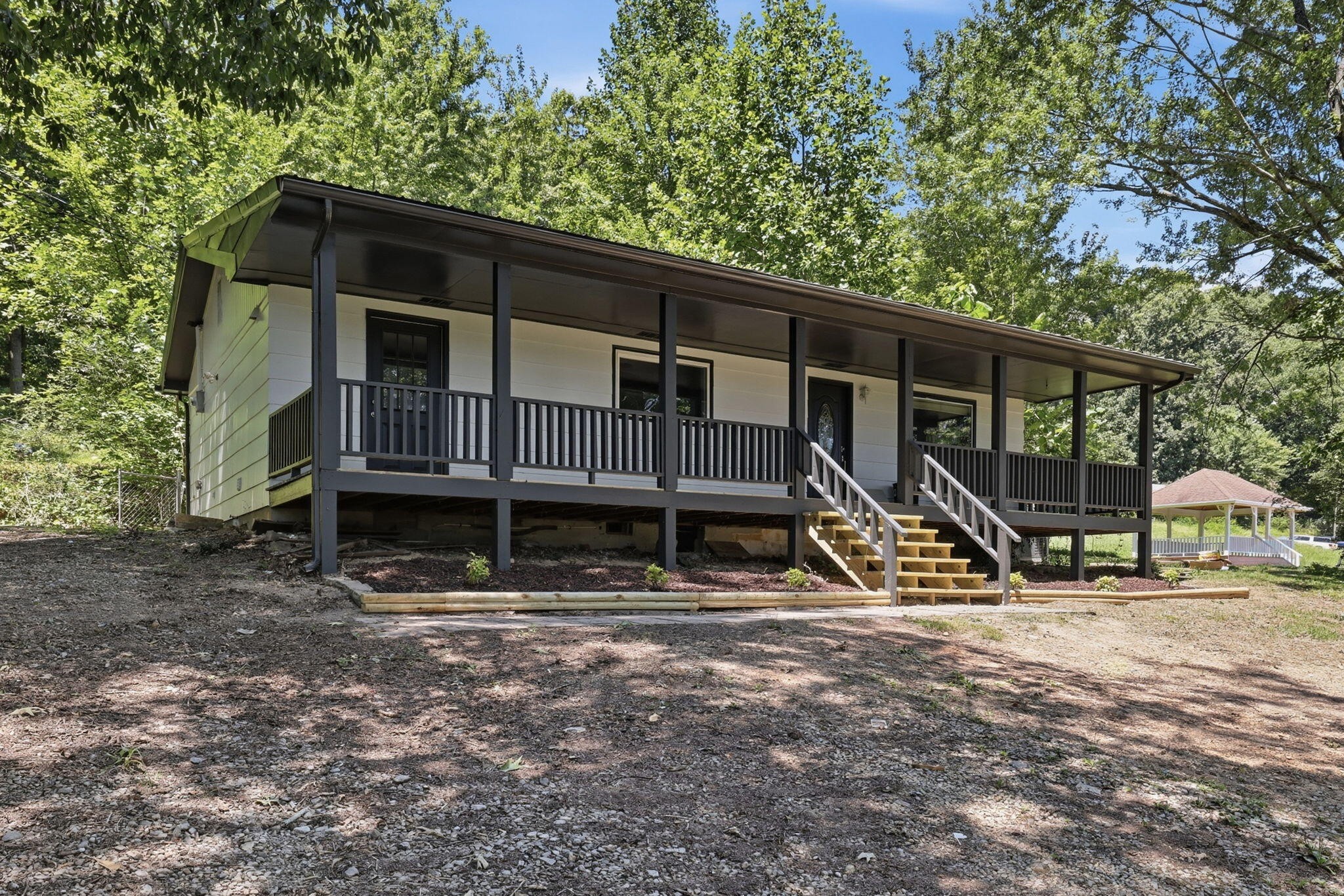 664 Red Hill Valley Road, SE