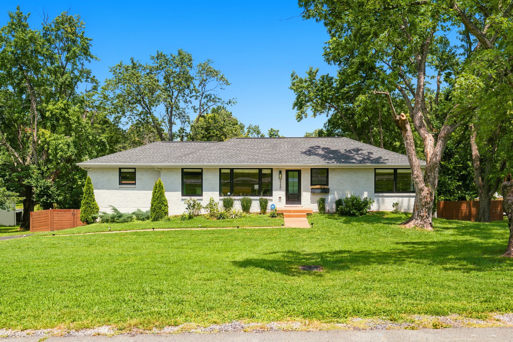 2320 Ridgeland Dr Property Photo 1