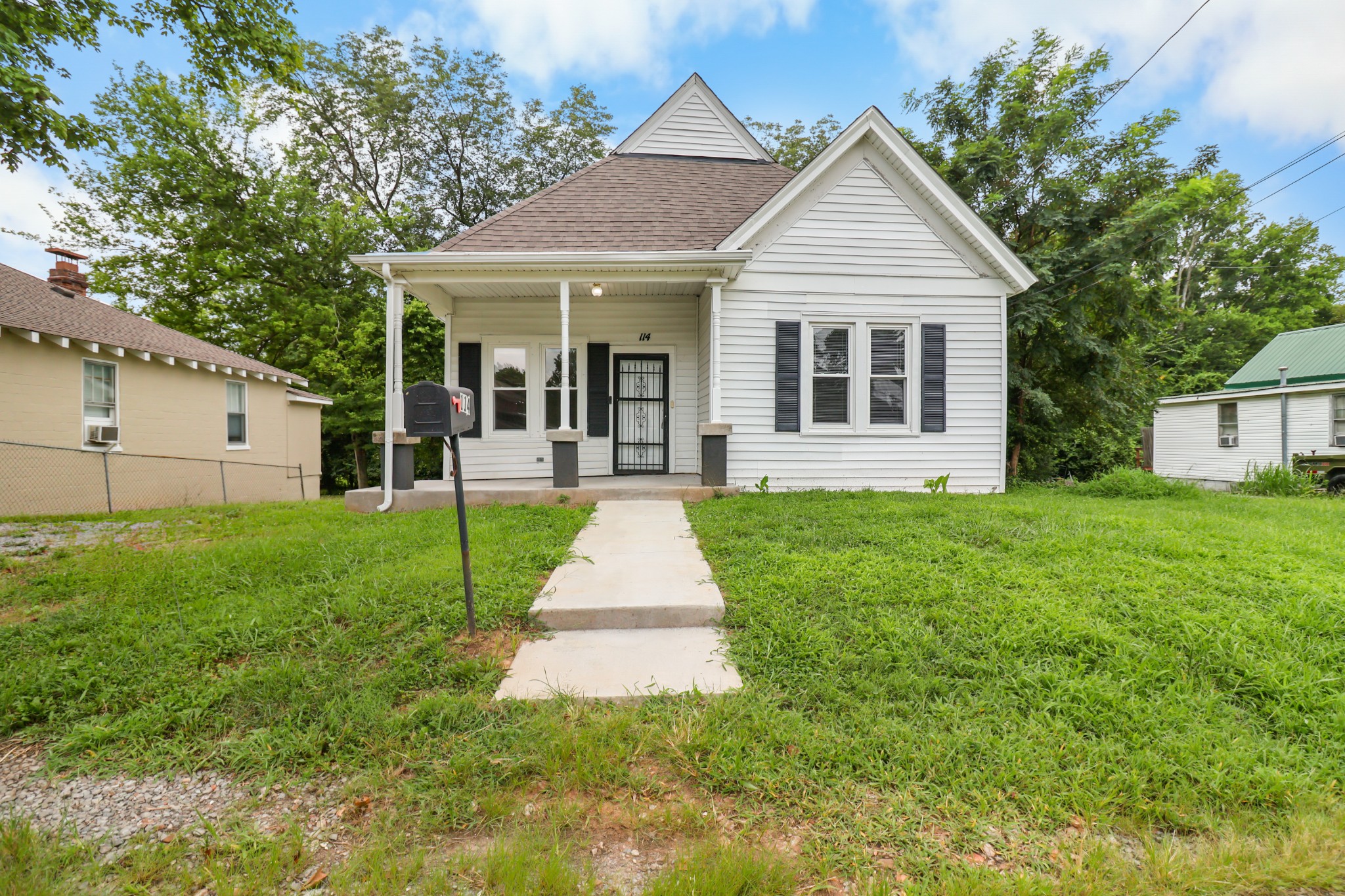 114 Emory St Property Photo 2