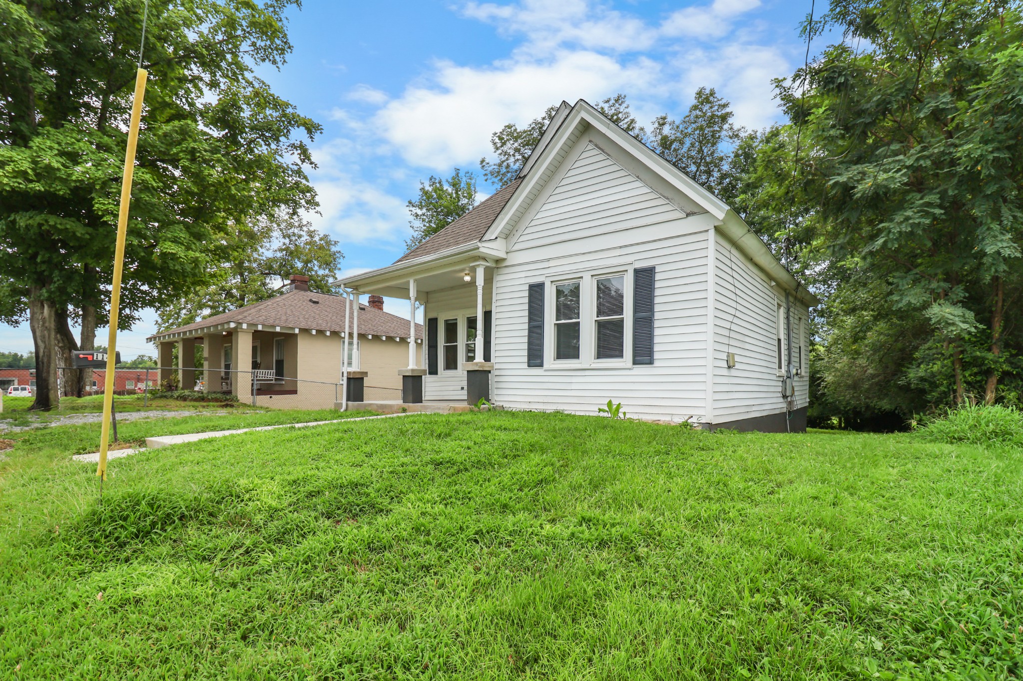 114 Emory St Property Photo 3