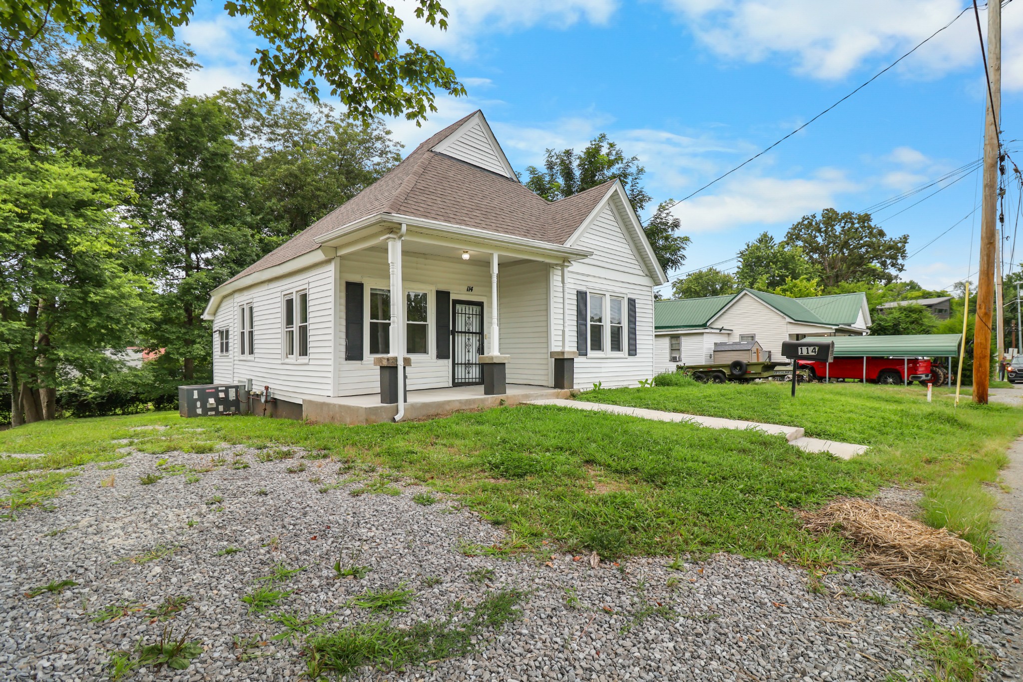 114 Emory St Property Photo 4