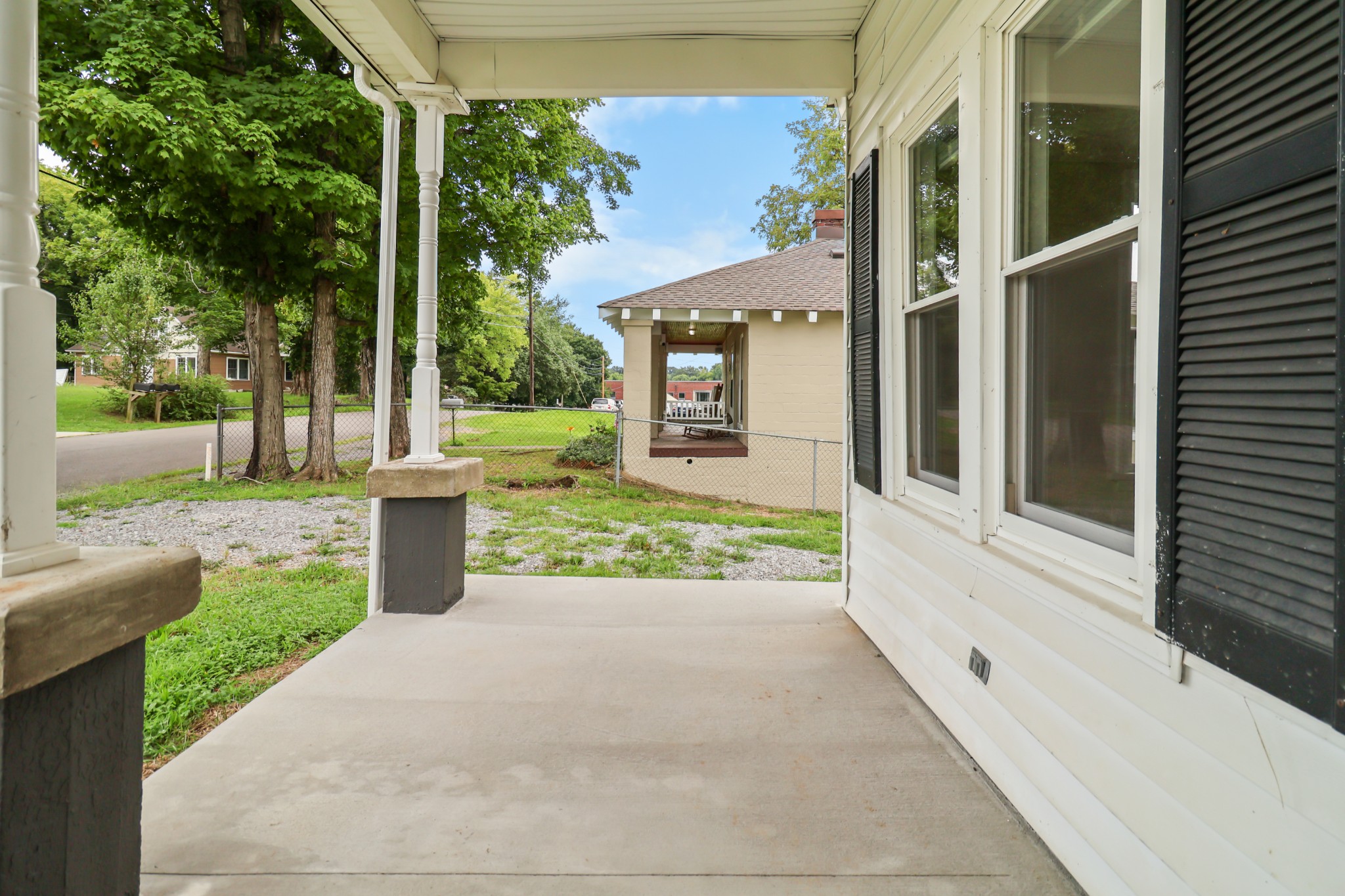 114 Emory St Property Photo 5