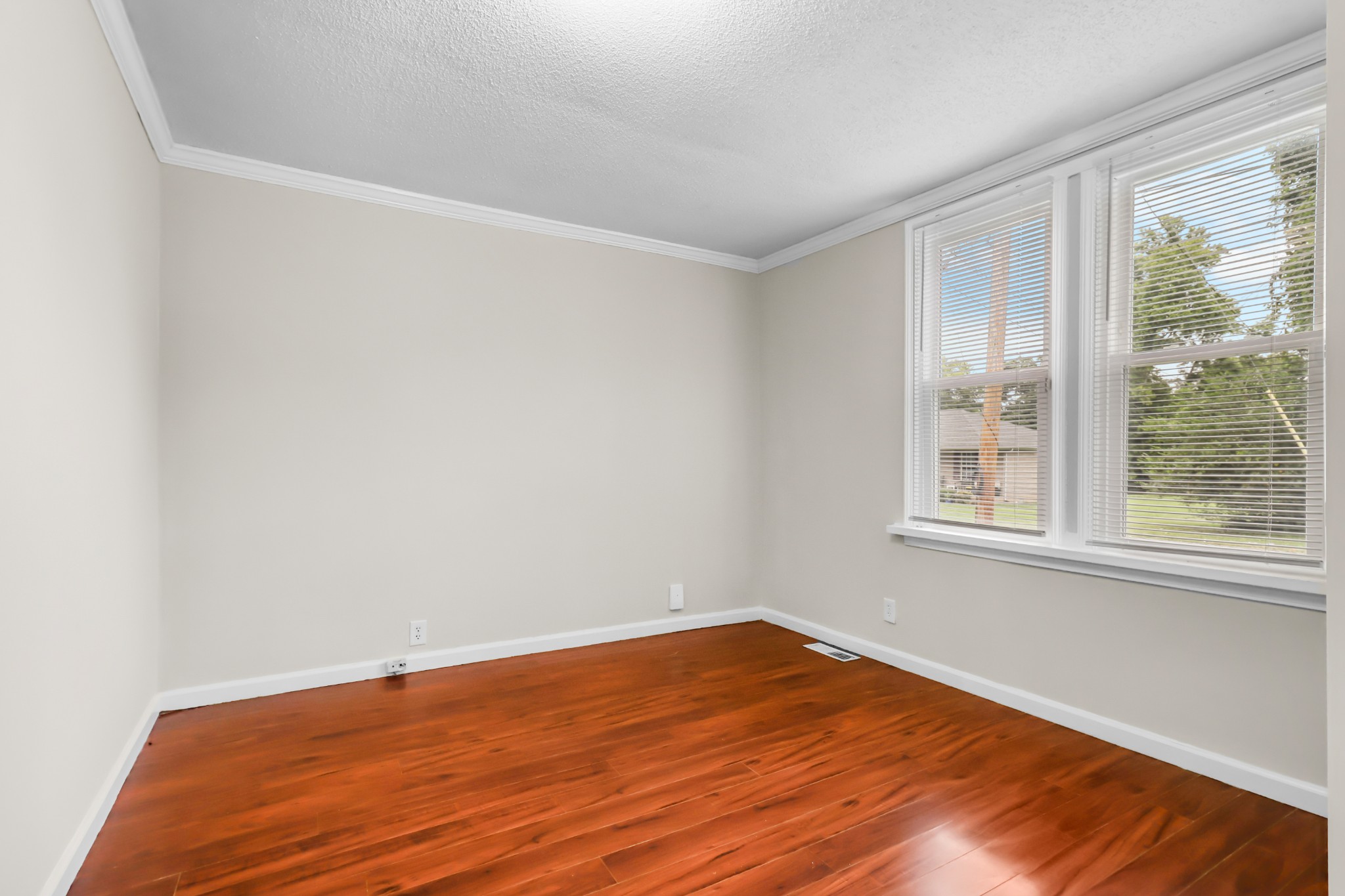 114 Emory St Property Photo 18