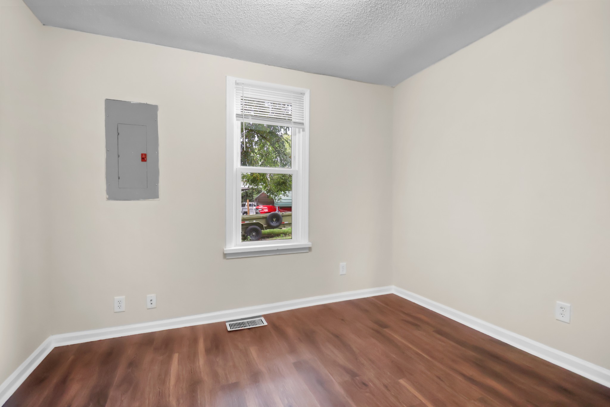 114 Emory St Property Photo 19