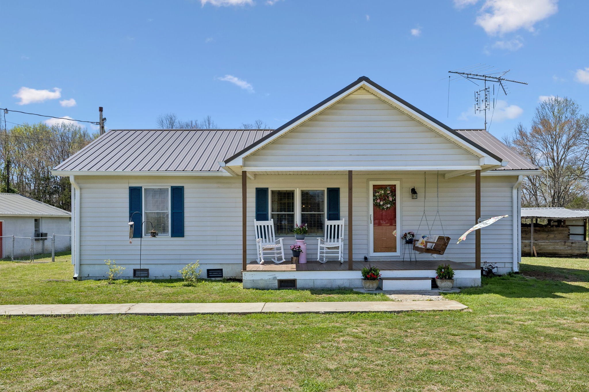 253 Henslee Rd Property Photo 1