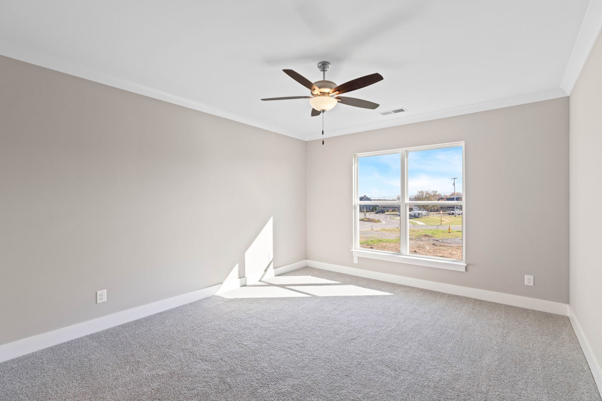 320 Heaton Way Property Photo 5