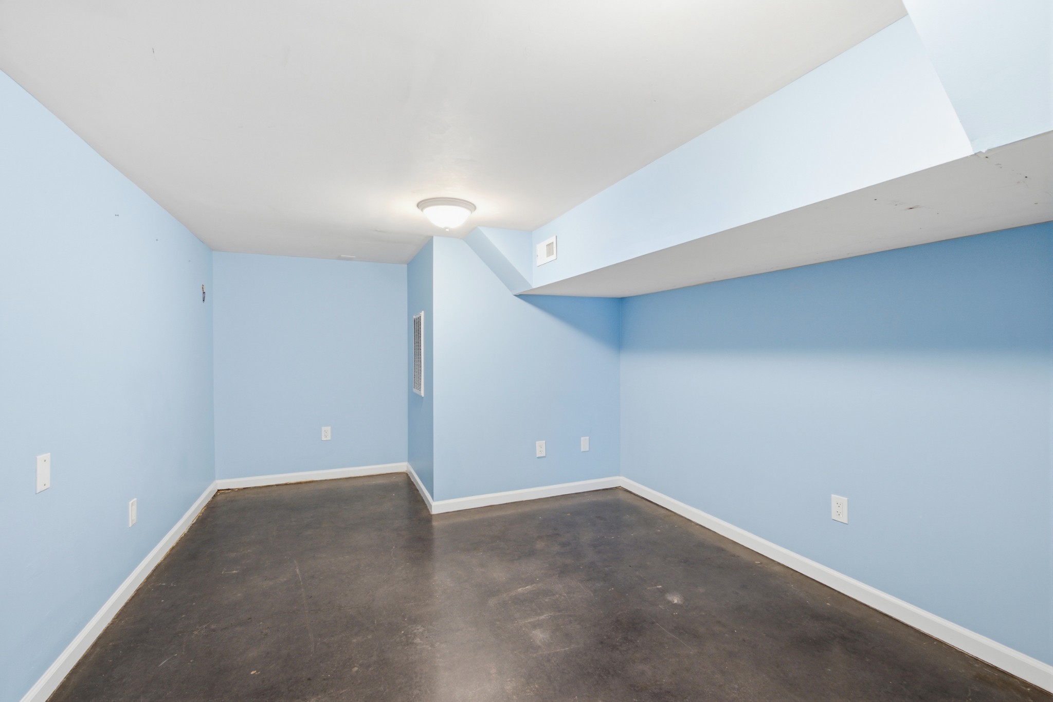 822 Douglas Ave Property Photo 28