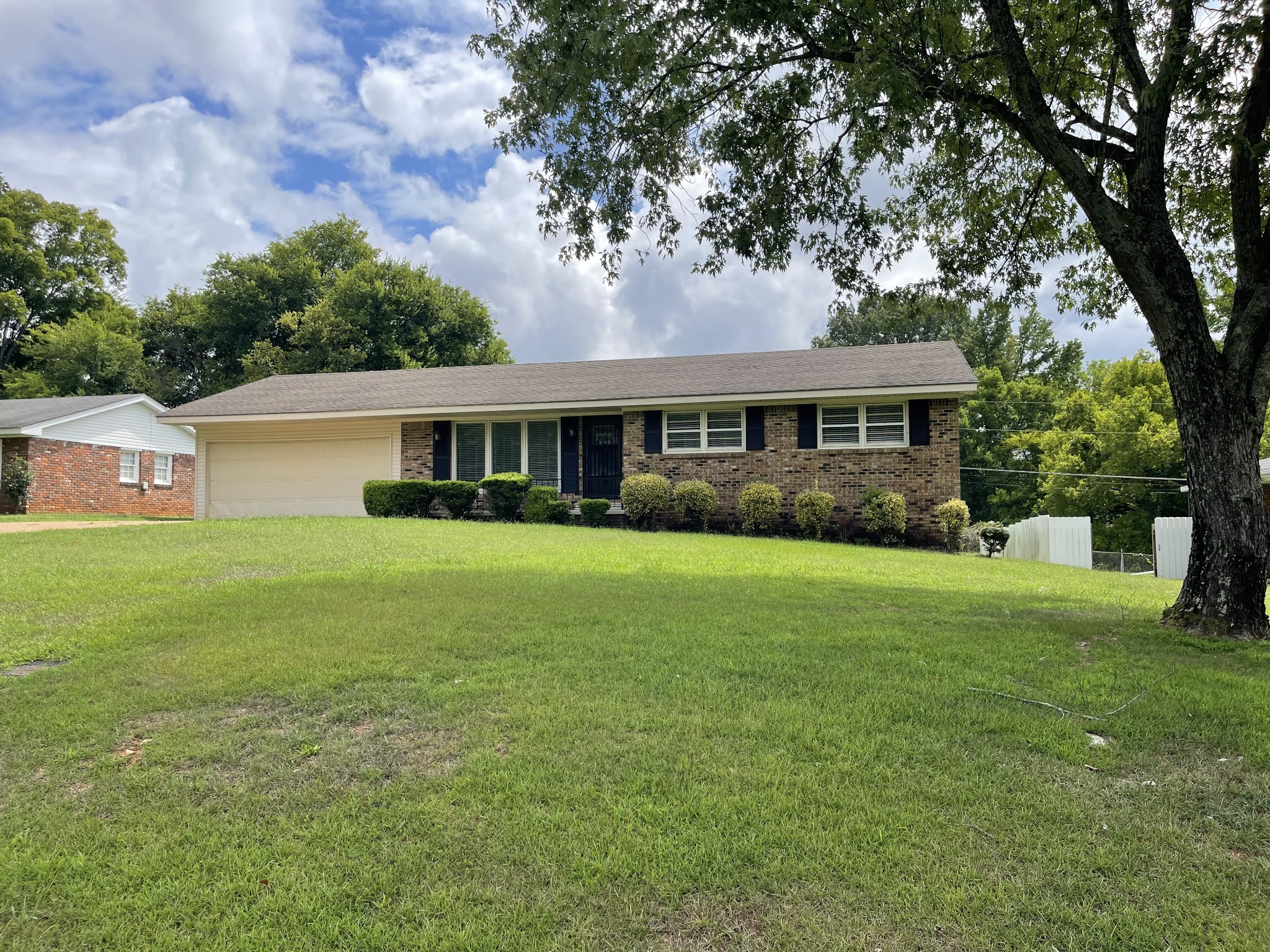 421 E Lakeside Dr, E Property Photo 2
