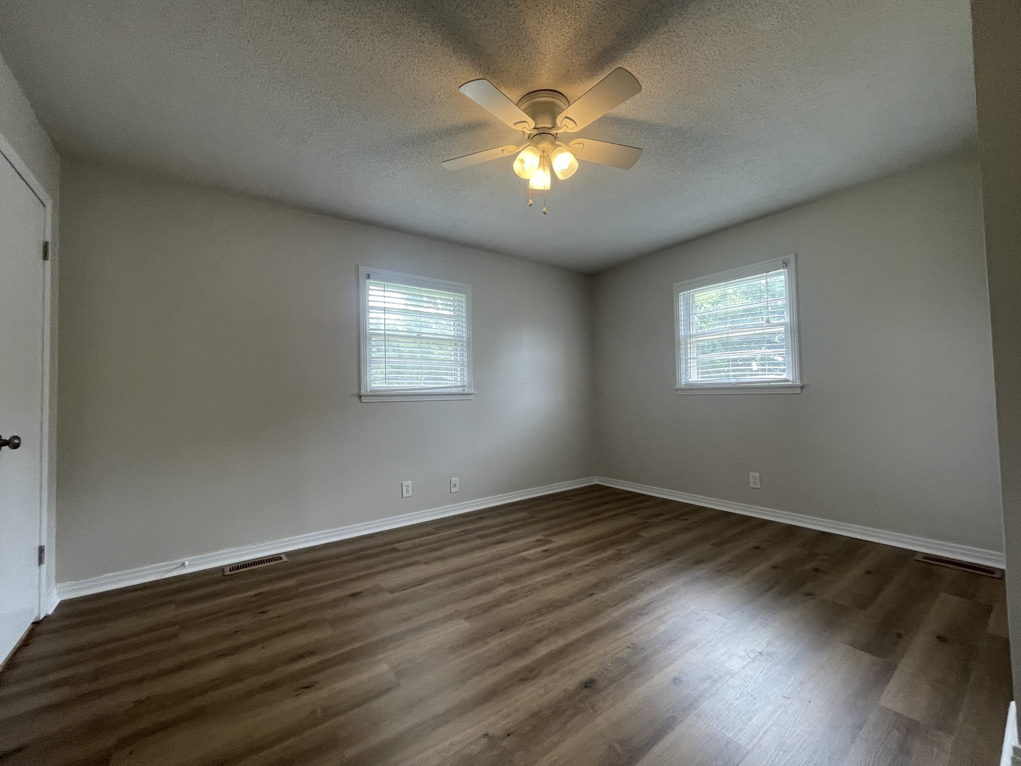 421 E Lakeside Dr, E Property Photo 9
