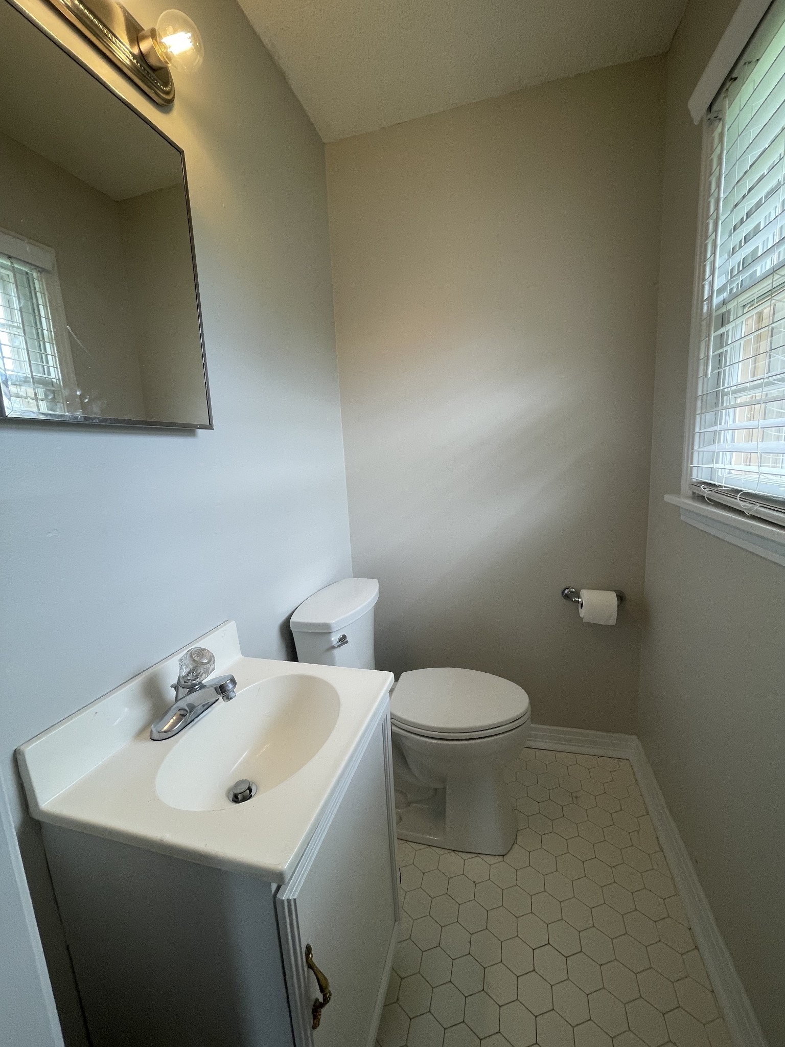 421 E Lakeside Dr, E Property Photo 10