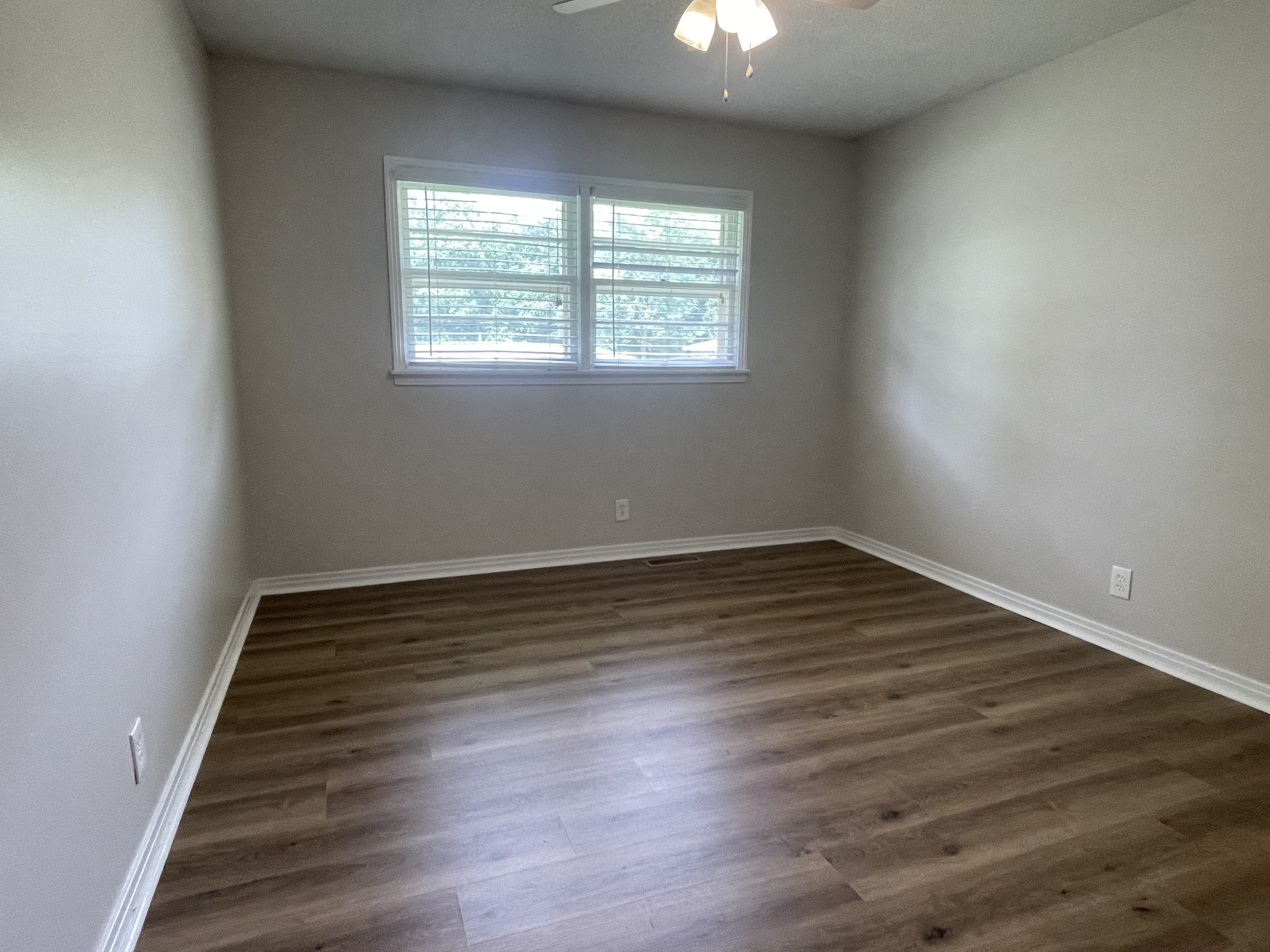 421 E Lakeside Dr, E Property Photo 12