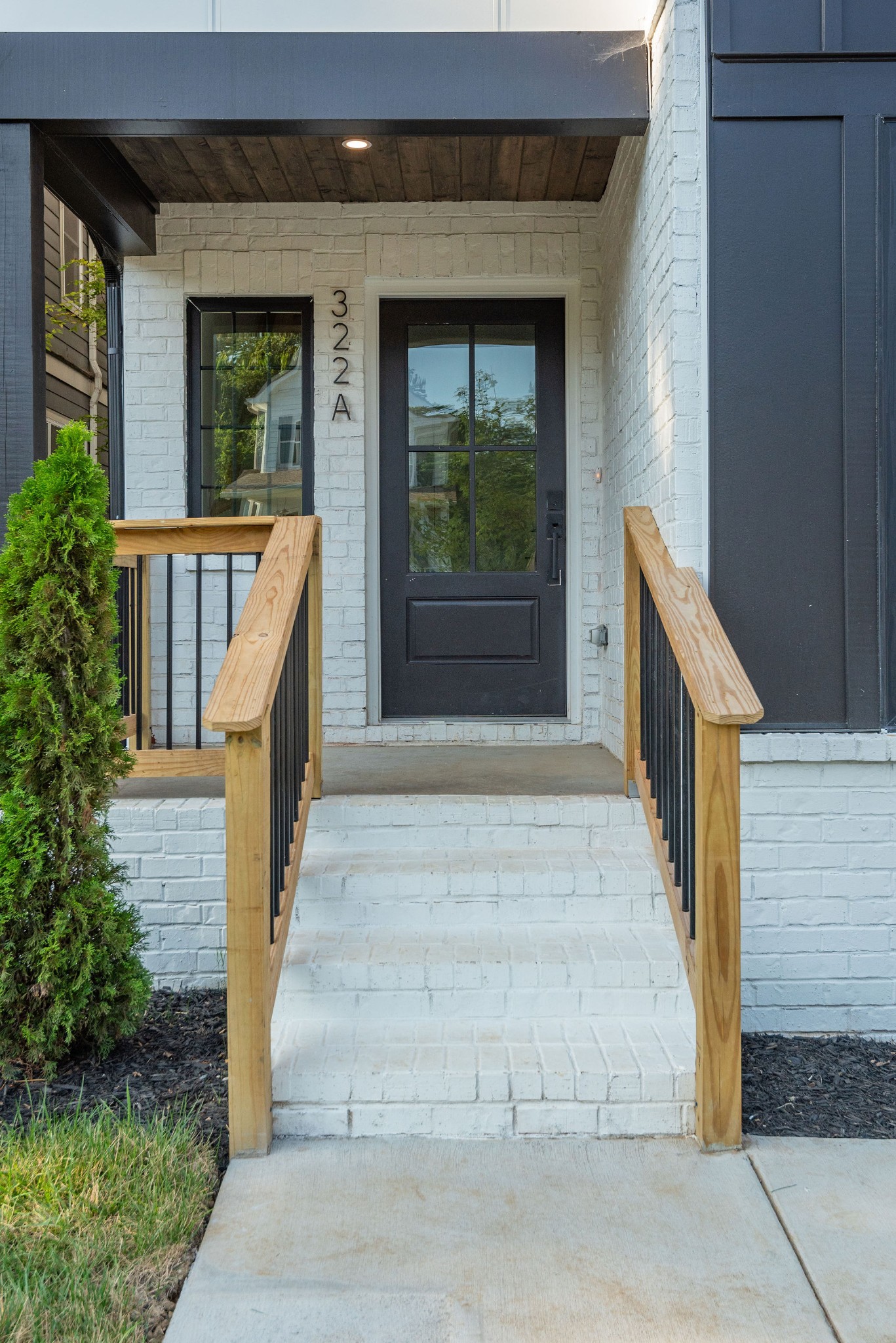 322a Queen Ave Property Photo 4
