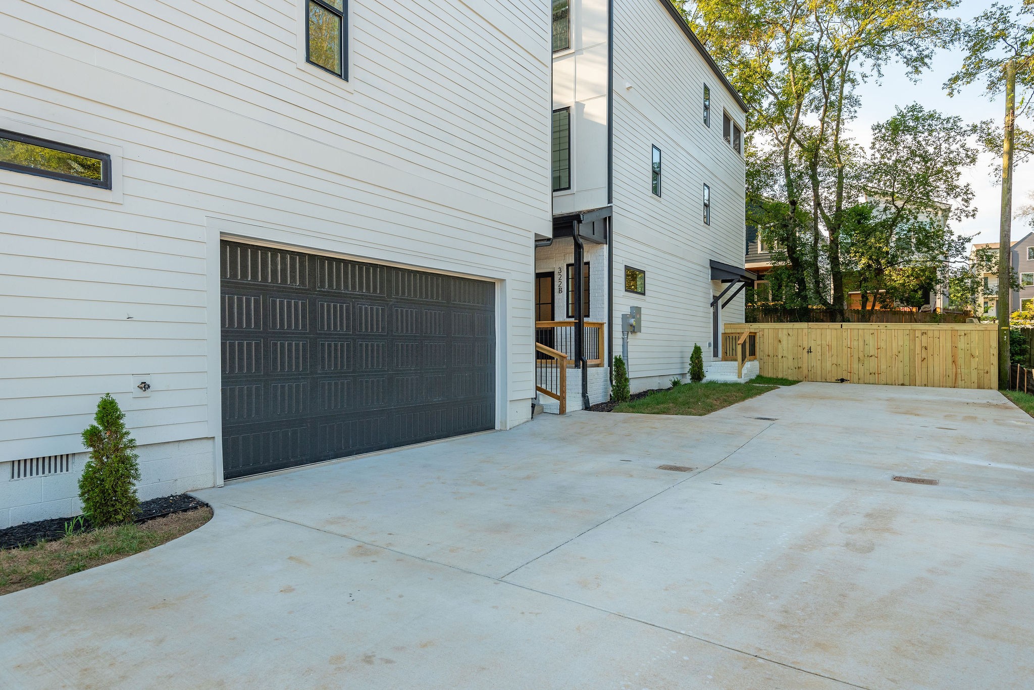 322a Queen Ave Property Photo 5