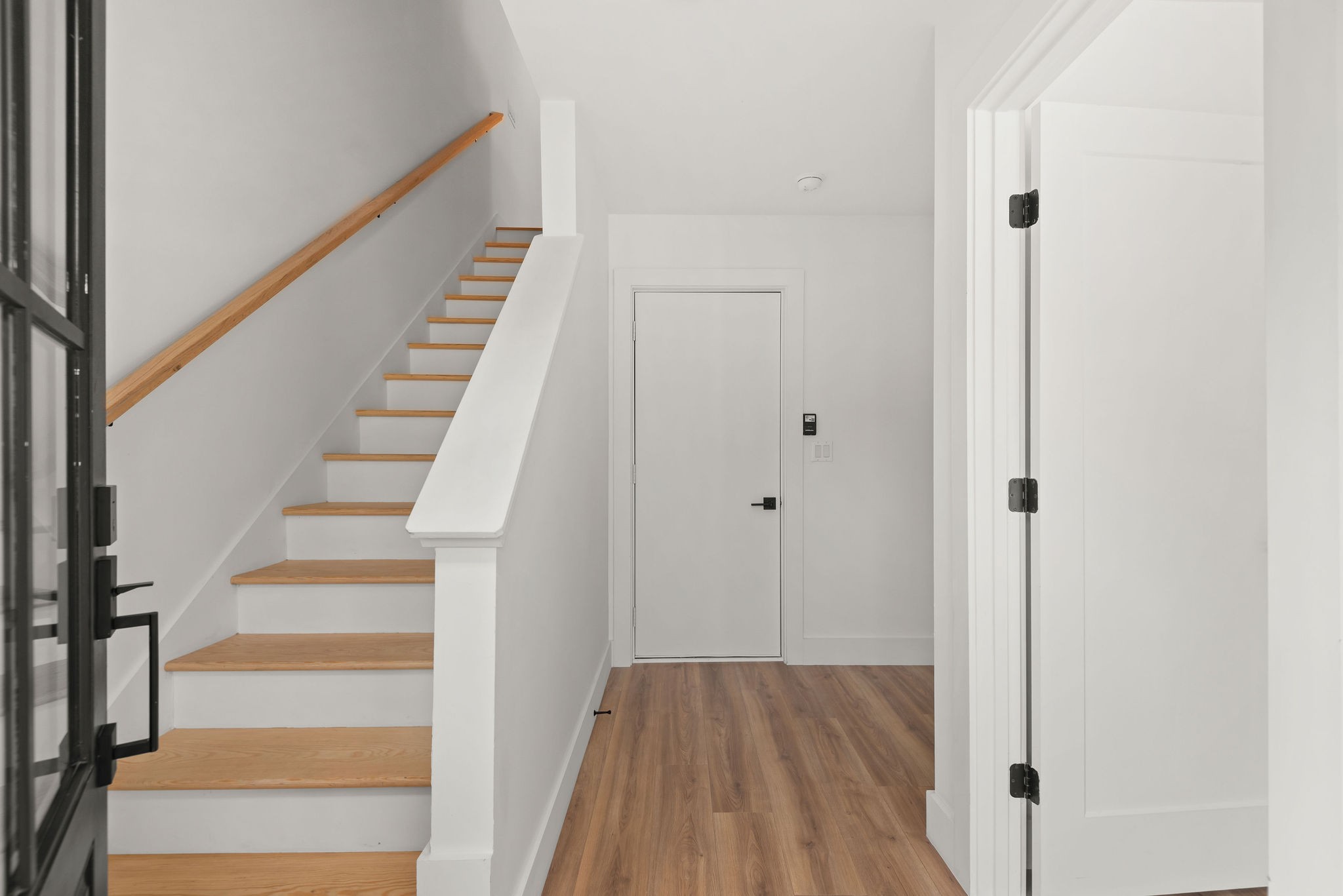322a Queen Ave Property Photo 9