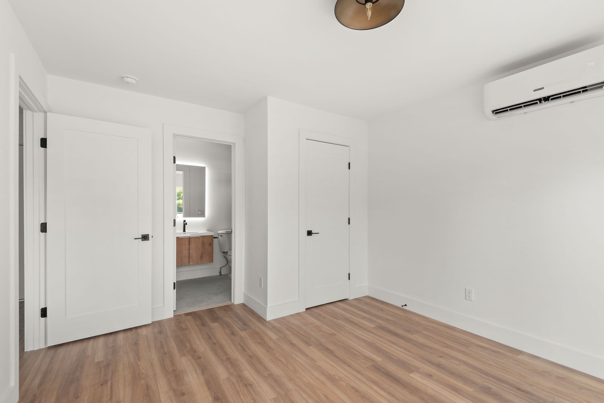322a Queen Ave Property Photo 33