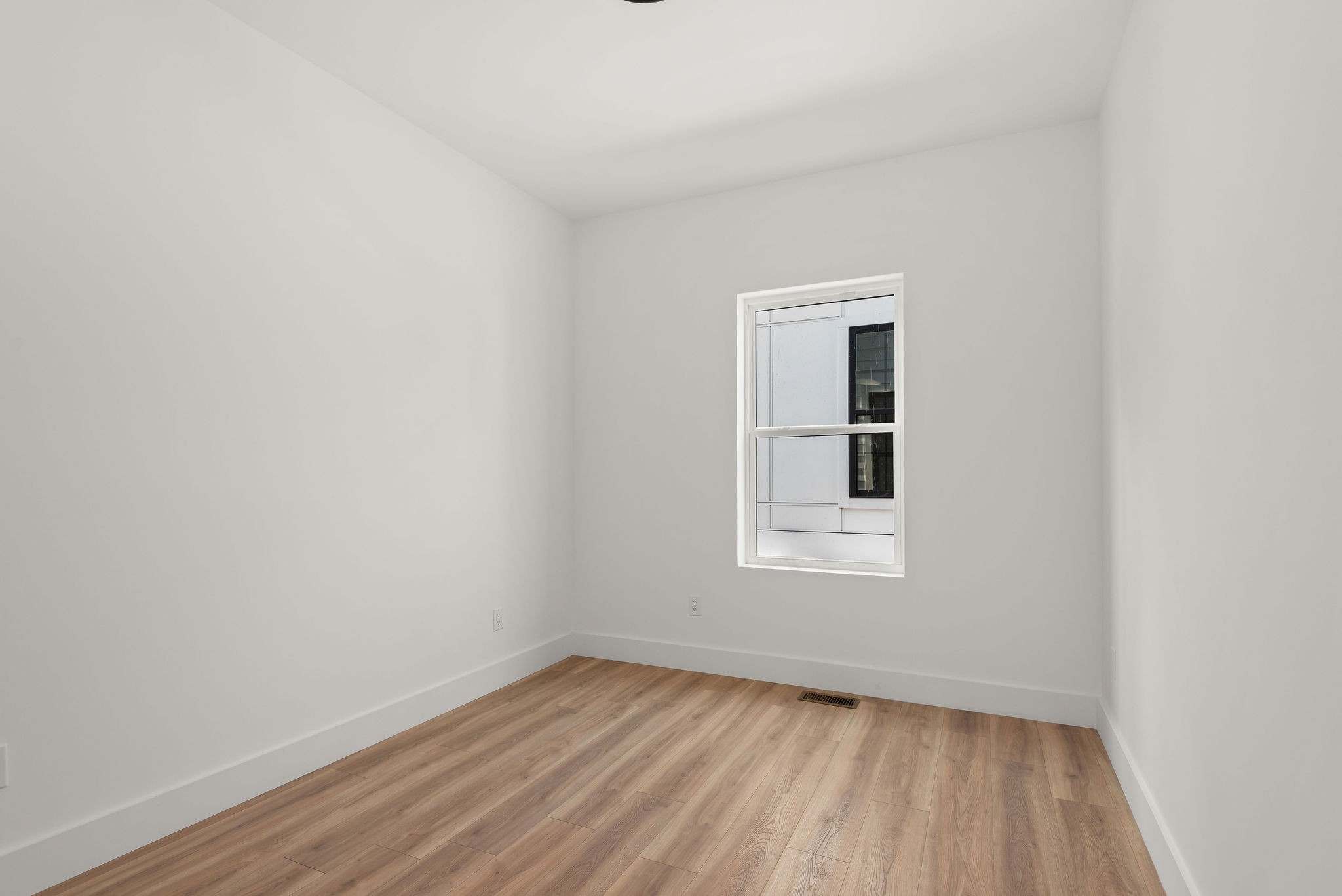 322a Queen Ave Property Photo 35