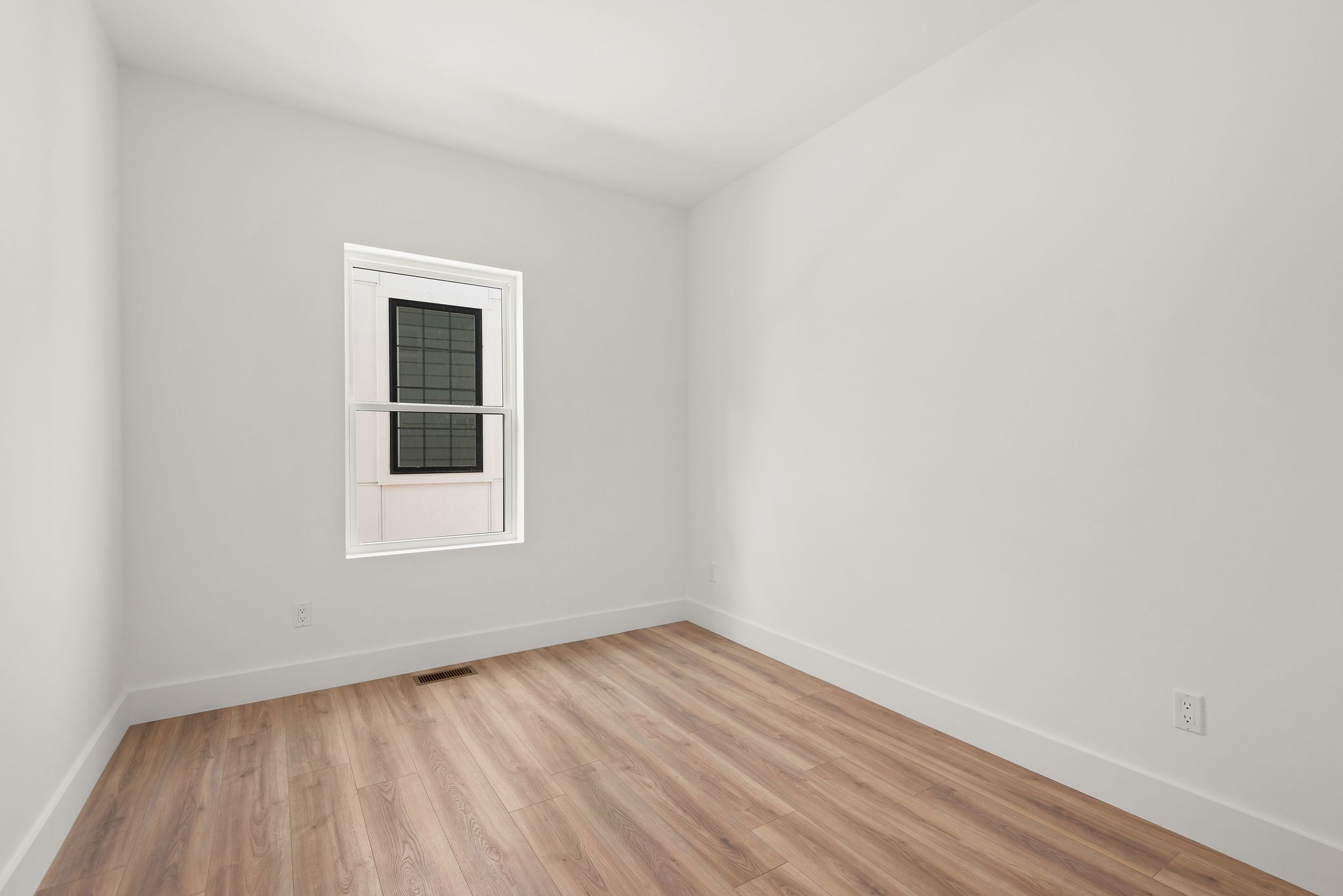 322a Queen Ave Property Photo 38