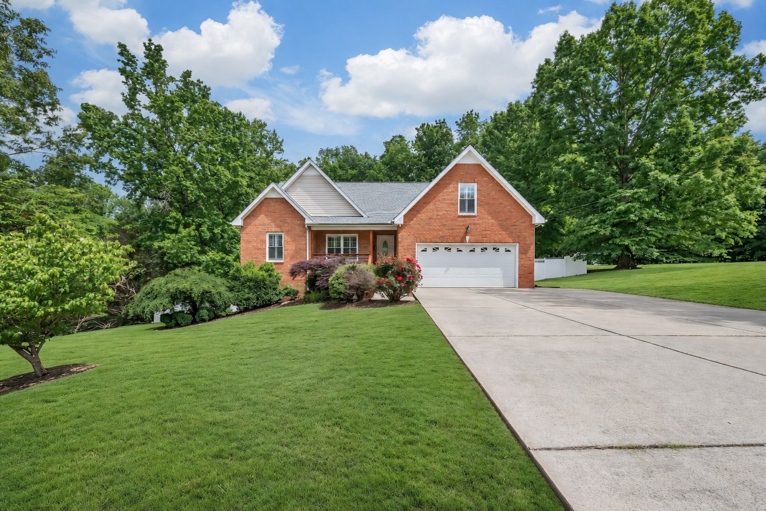 206 Eastwood Dr