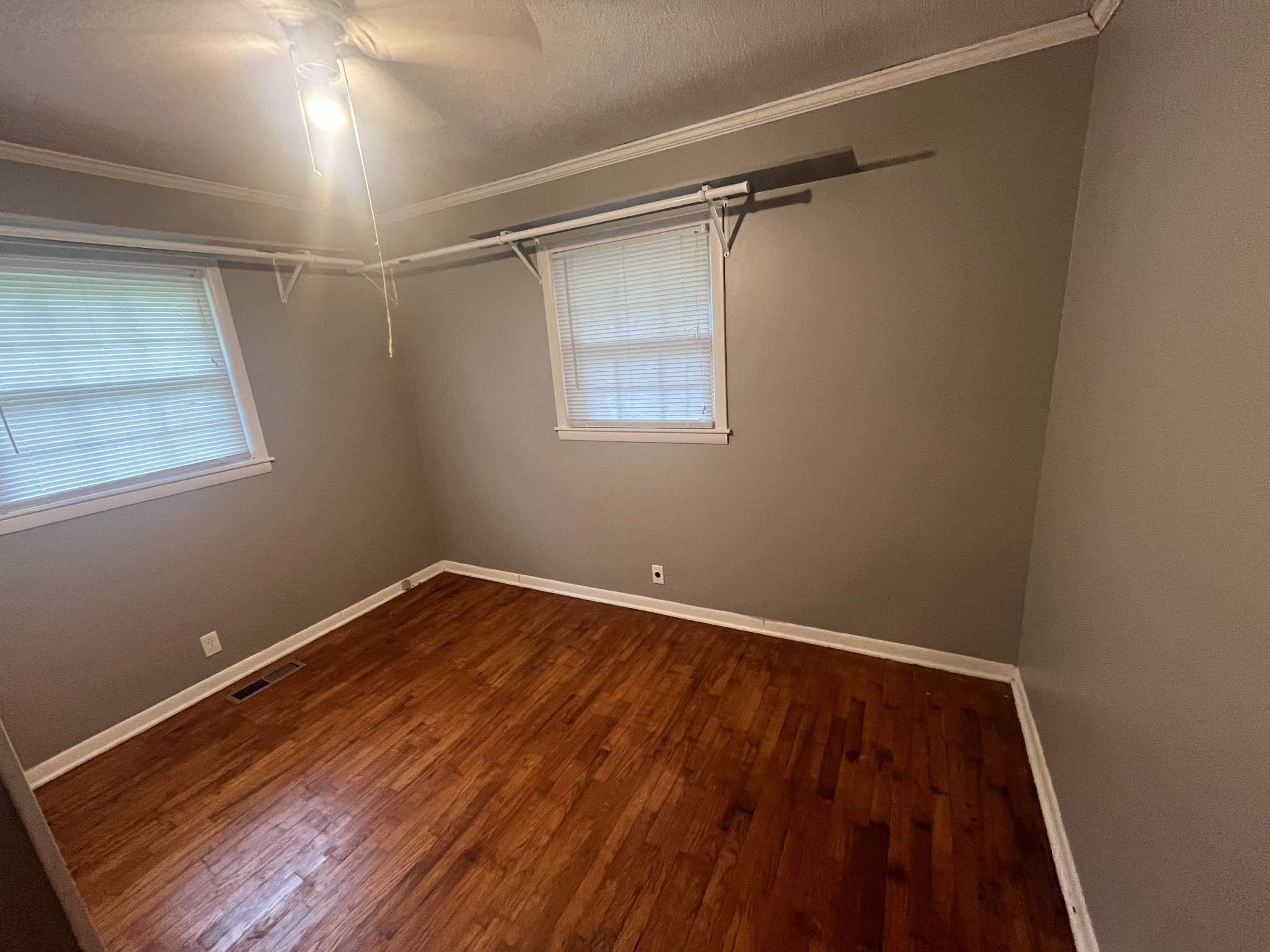 122 E James St Property Photo 14