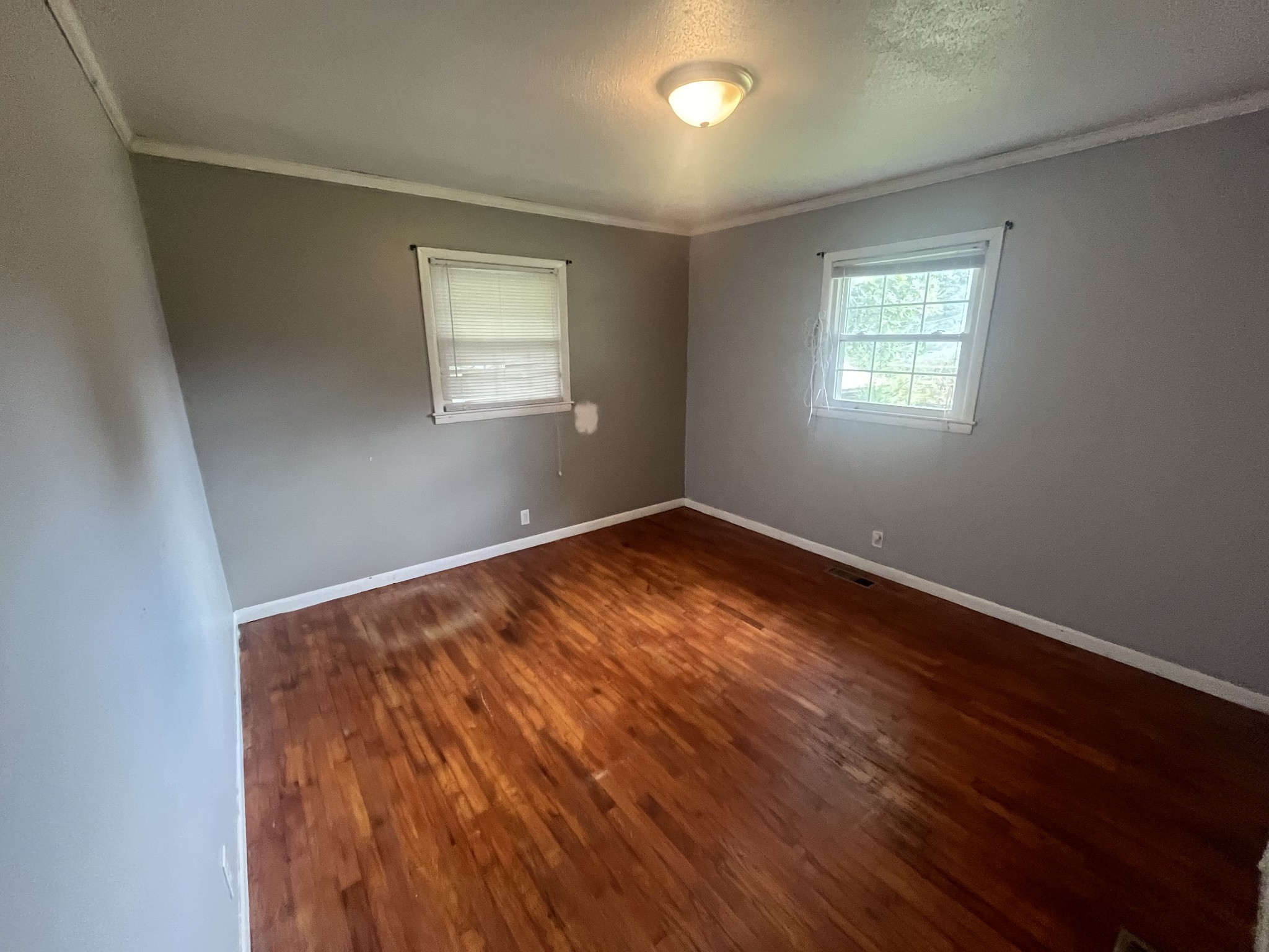 122 E James St Property Photo 16