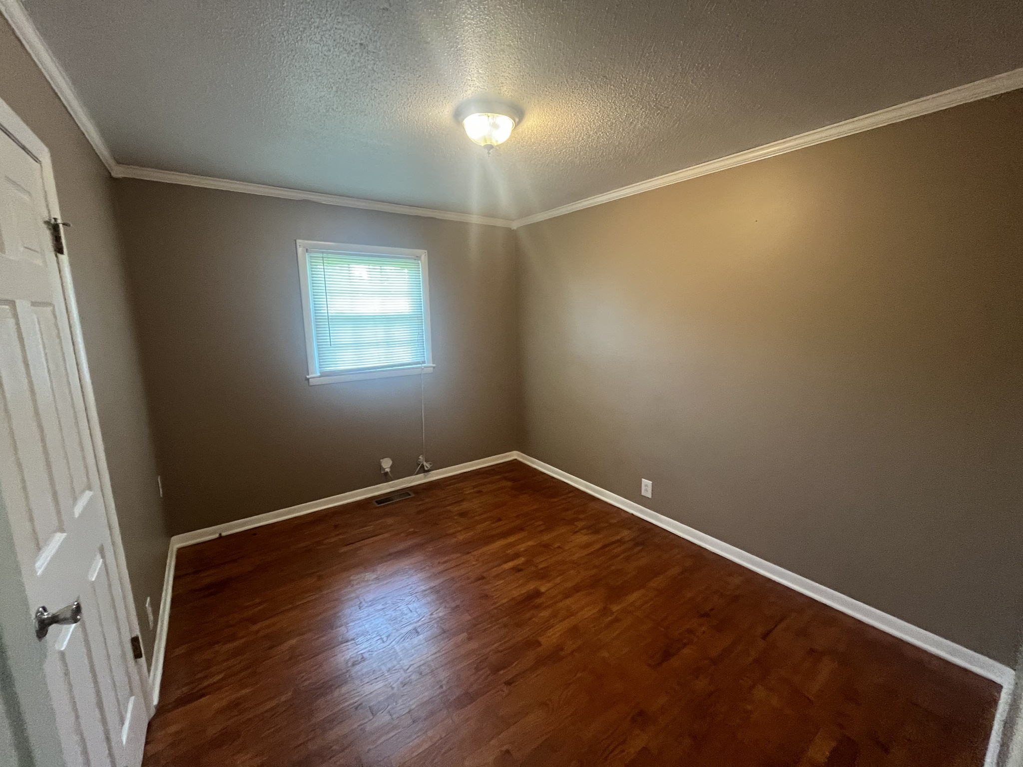 122 E James St Property Photo 18
