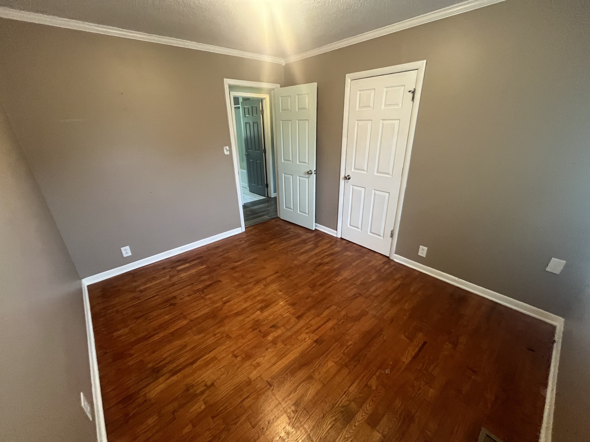 122 E James St Property Photo 19