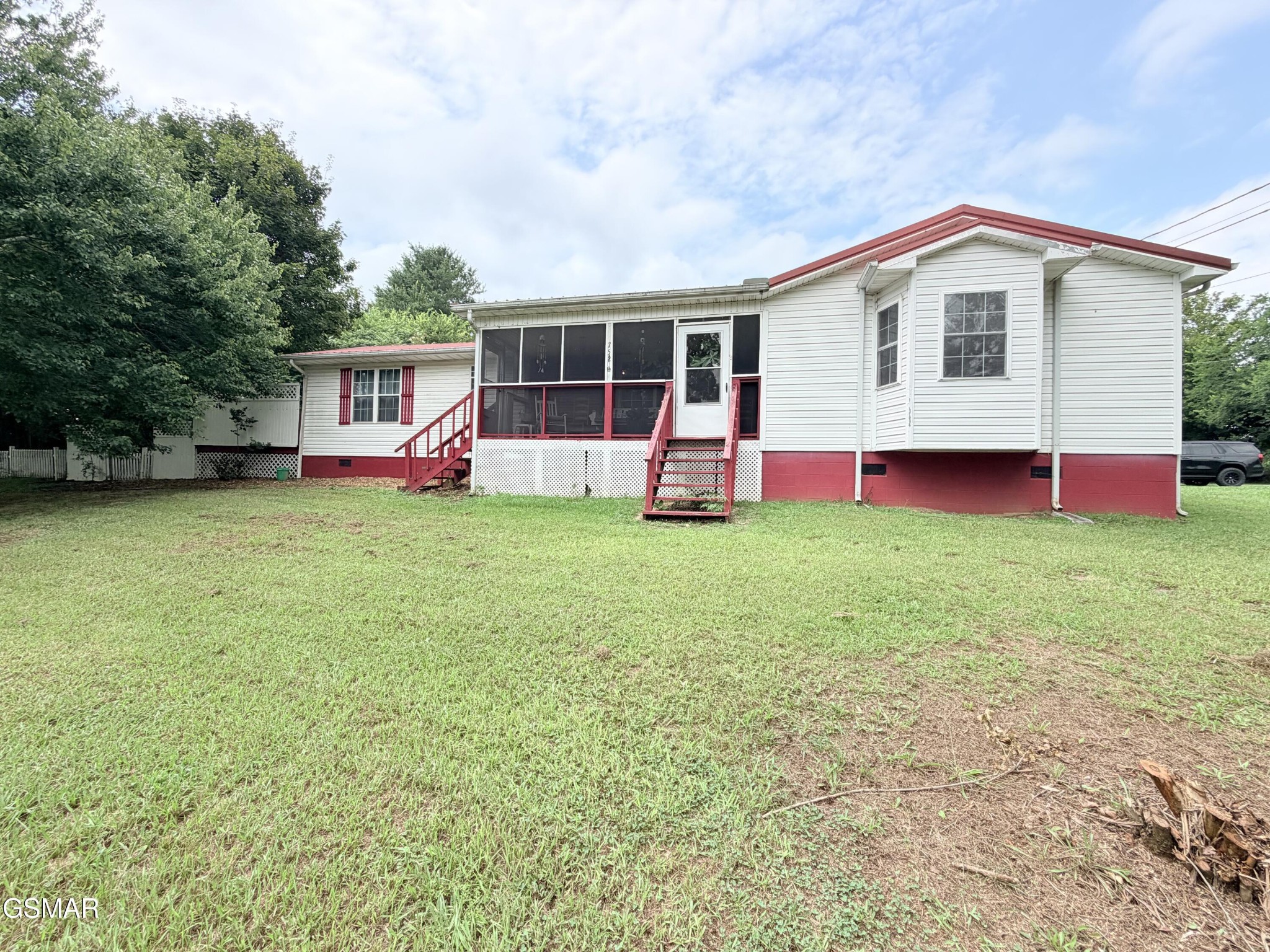 752 Warford Property Photo 1