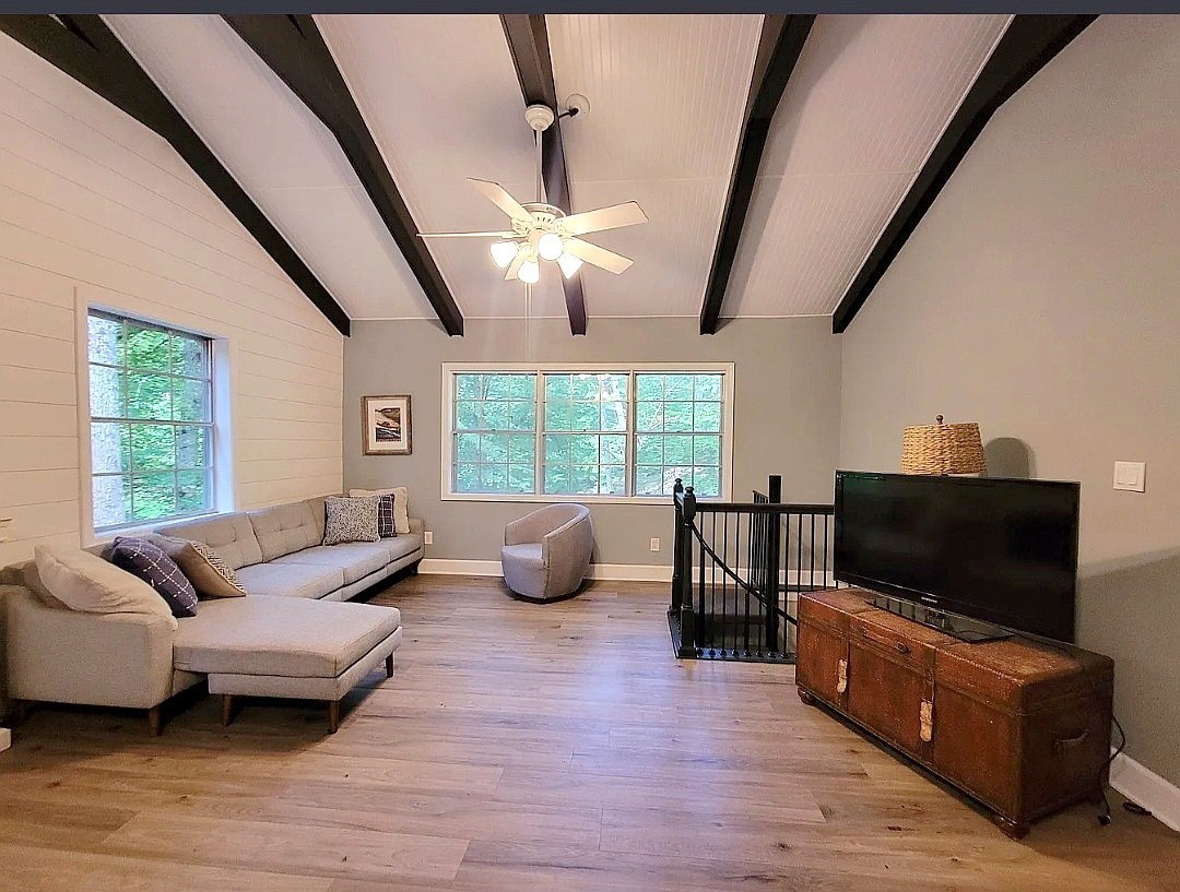 1377 Four Seasons Dr Property Photo 4