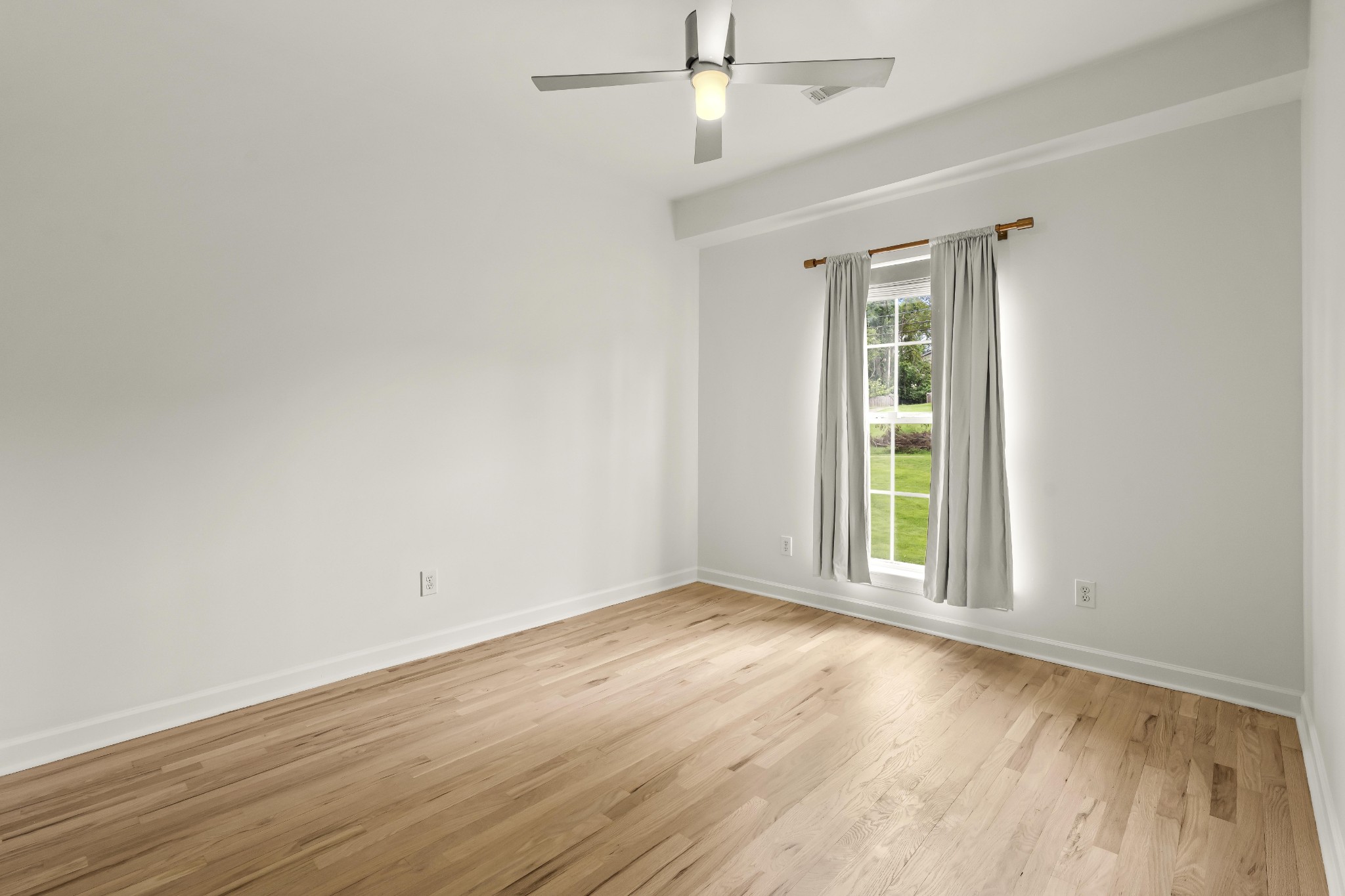 2712 Eastland Ave Property Photo 23
