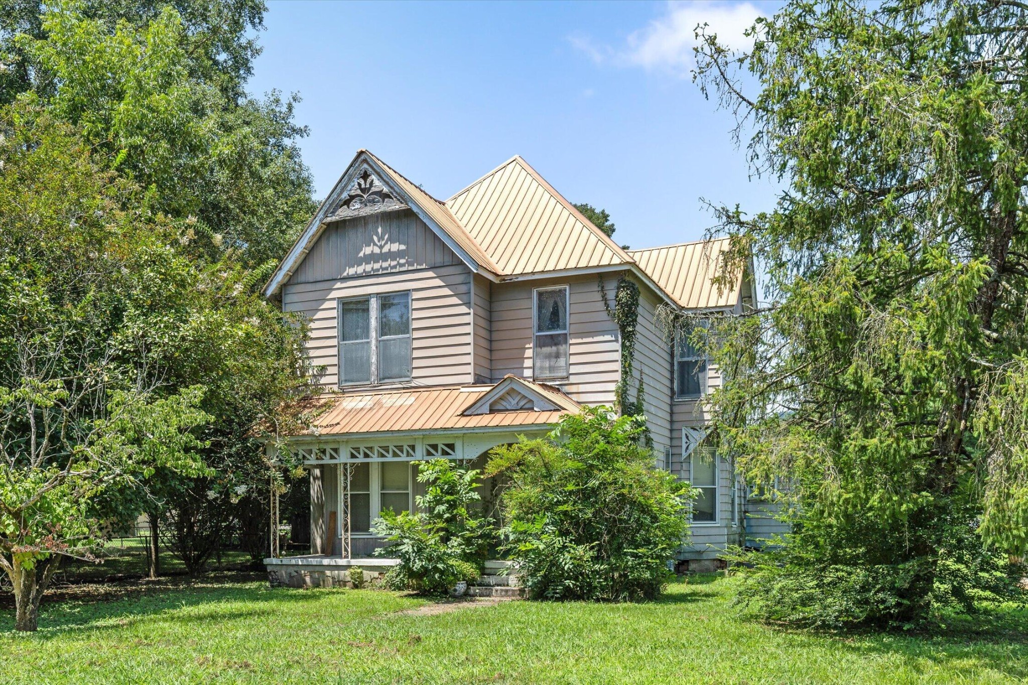 1700 Marion Avenue Property Photo 1