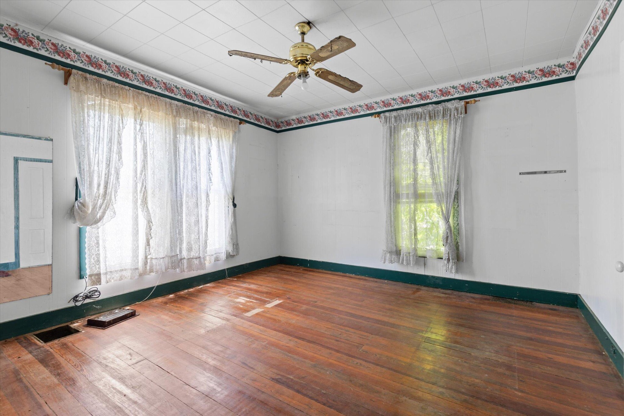 1700 Marion Avenue Property Photo 3