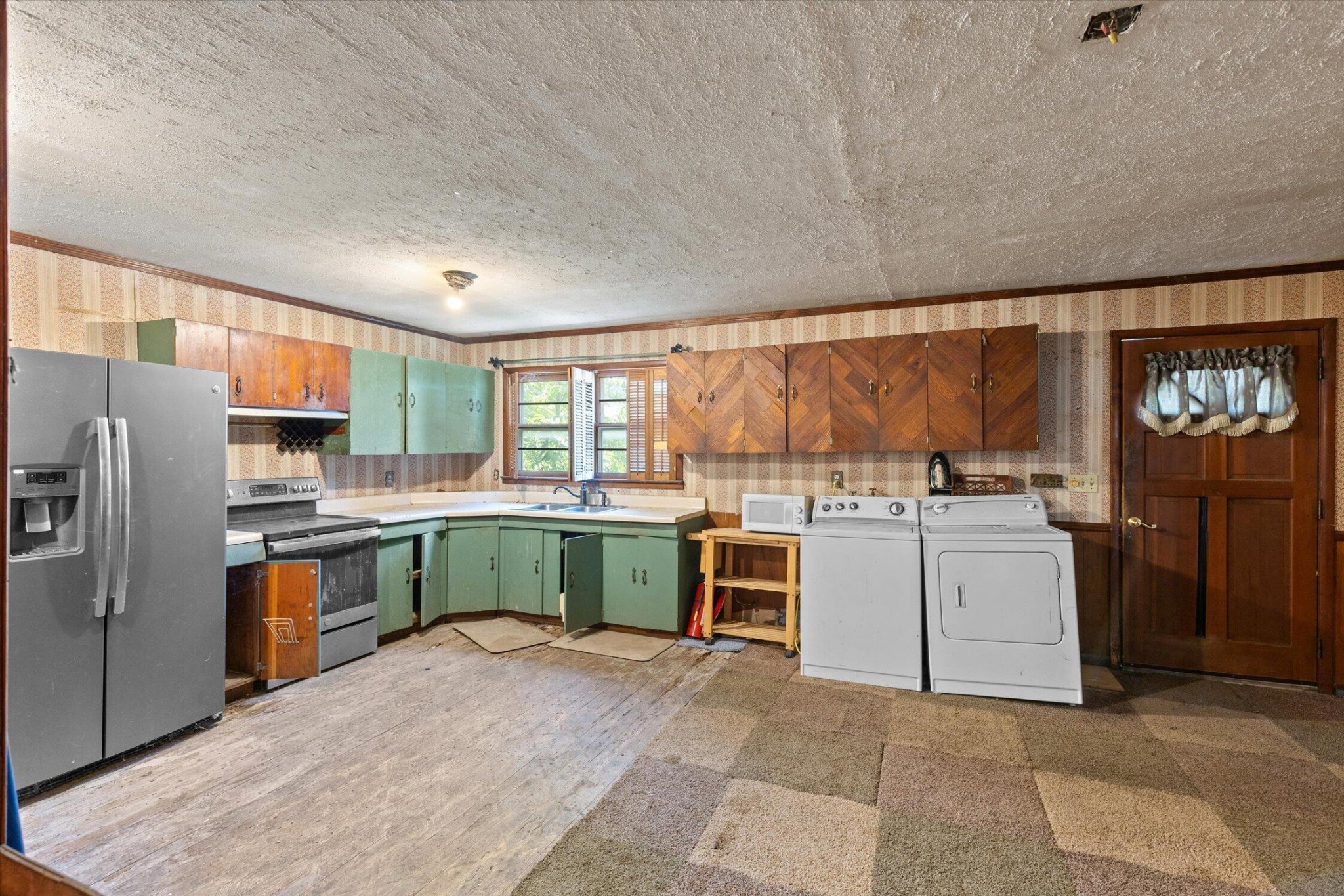 1700 Marion Avenue Property Photo 4