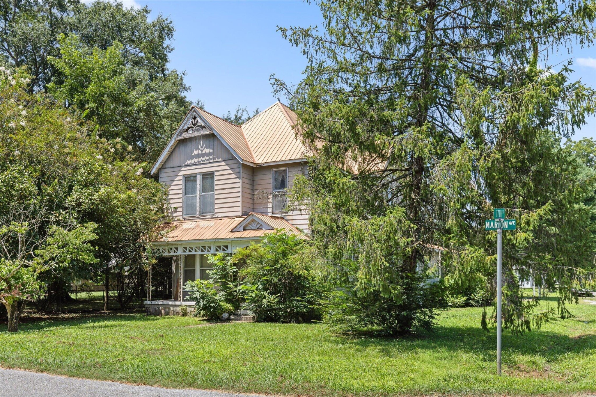 1700 Marion Avenue Property Photo 6
