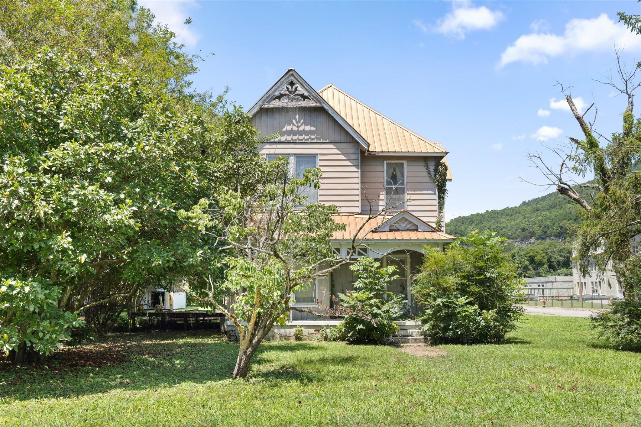 1700 Marion Avenue Property Photo 7