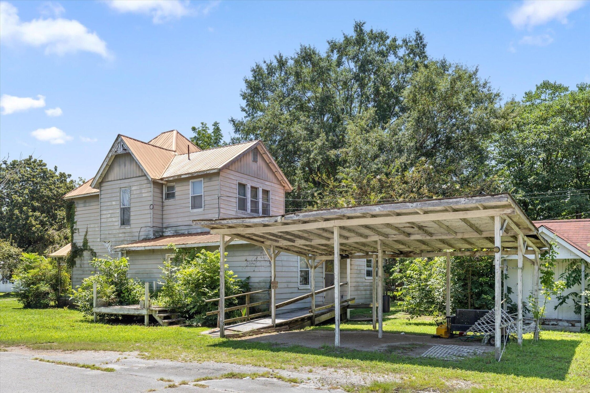 1700 Marion Avenue Property Photo 8