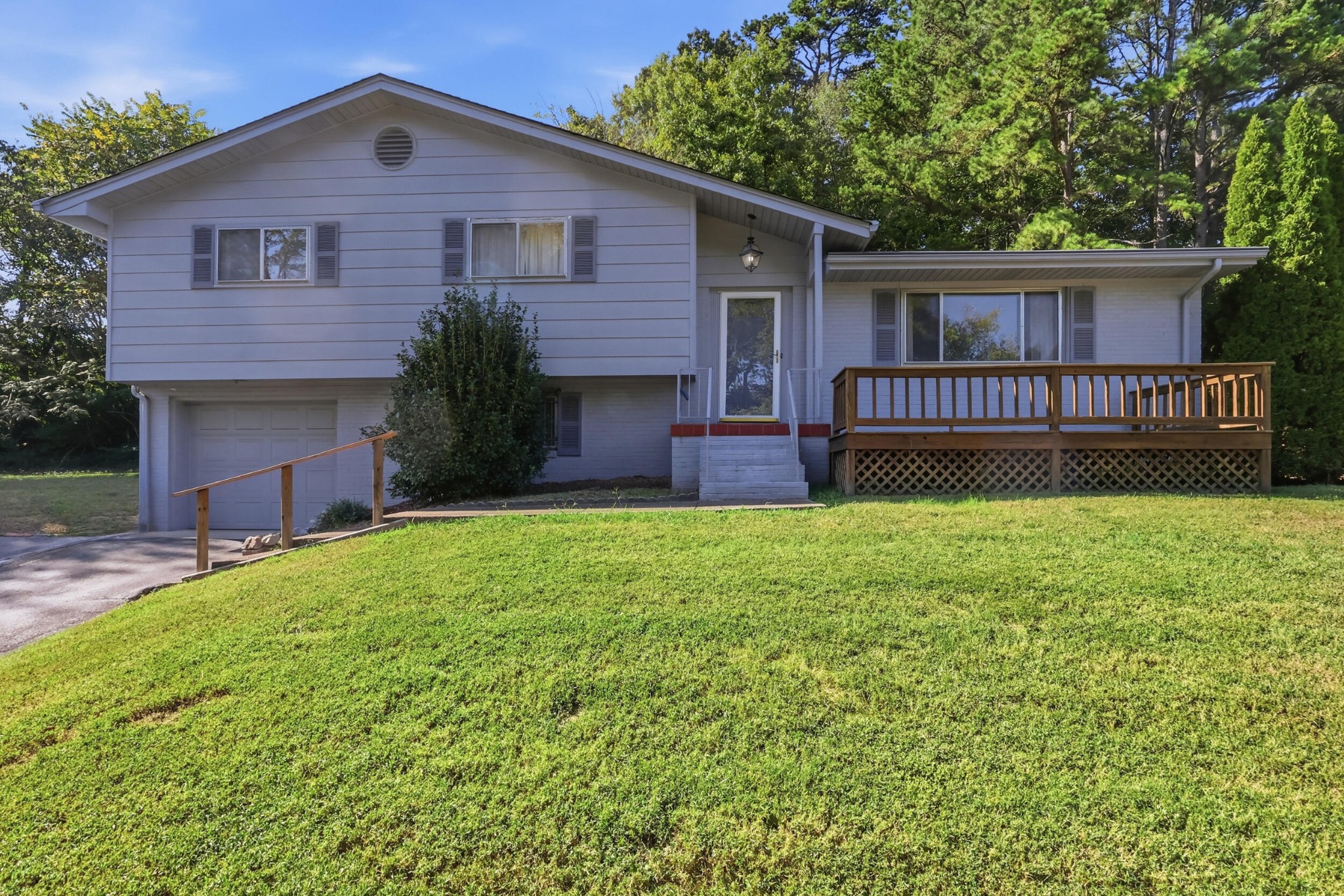1127 Hillsboro Drive
