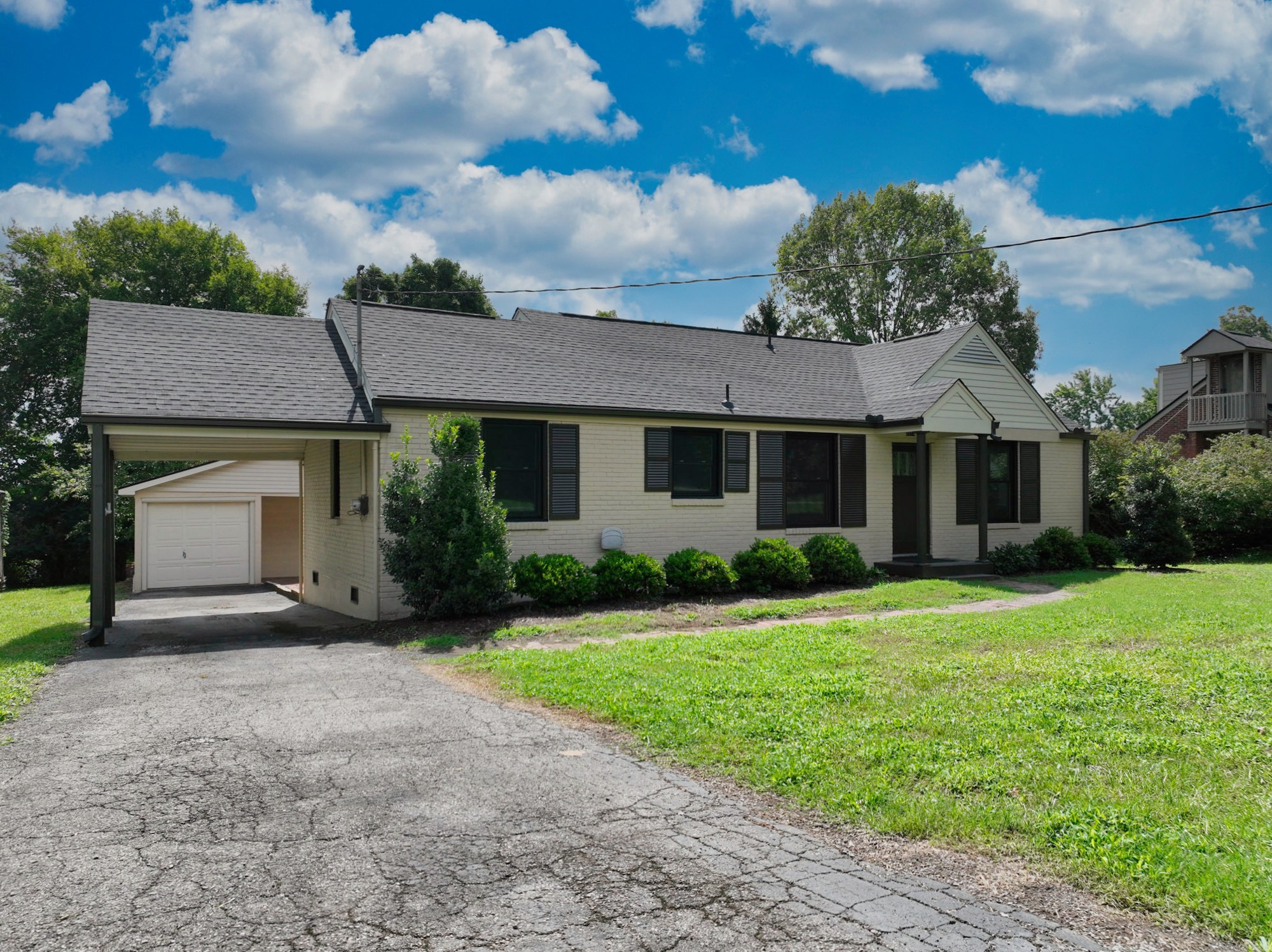 2213 Ridgecrest Dr Property Photo 1