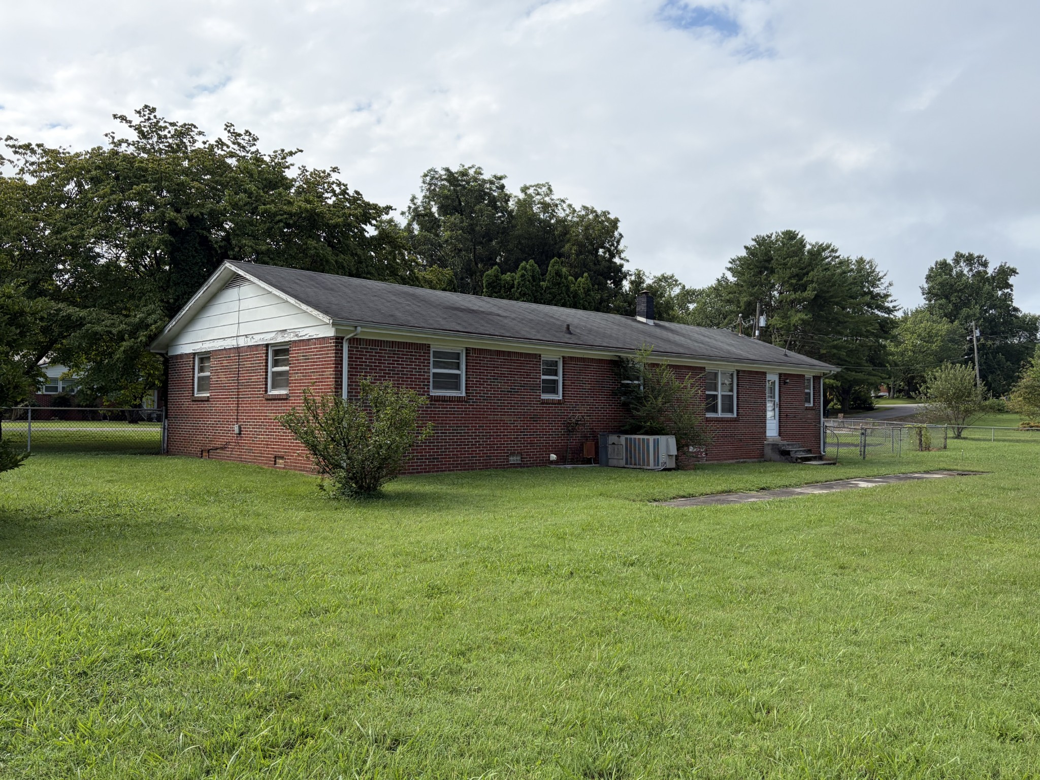 207 Melody Ln Property Photo 2