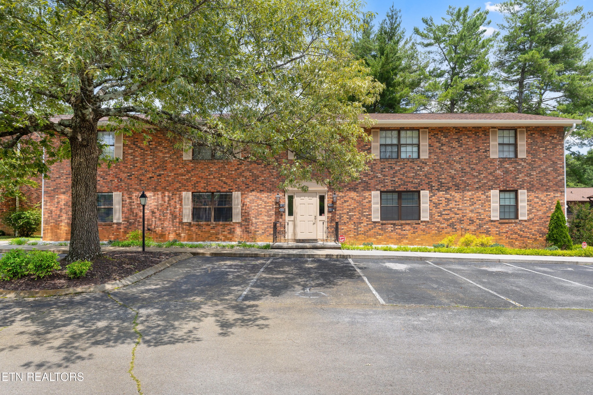 810 Highland Drive Property Photo 1