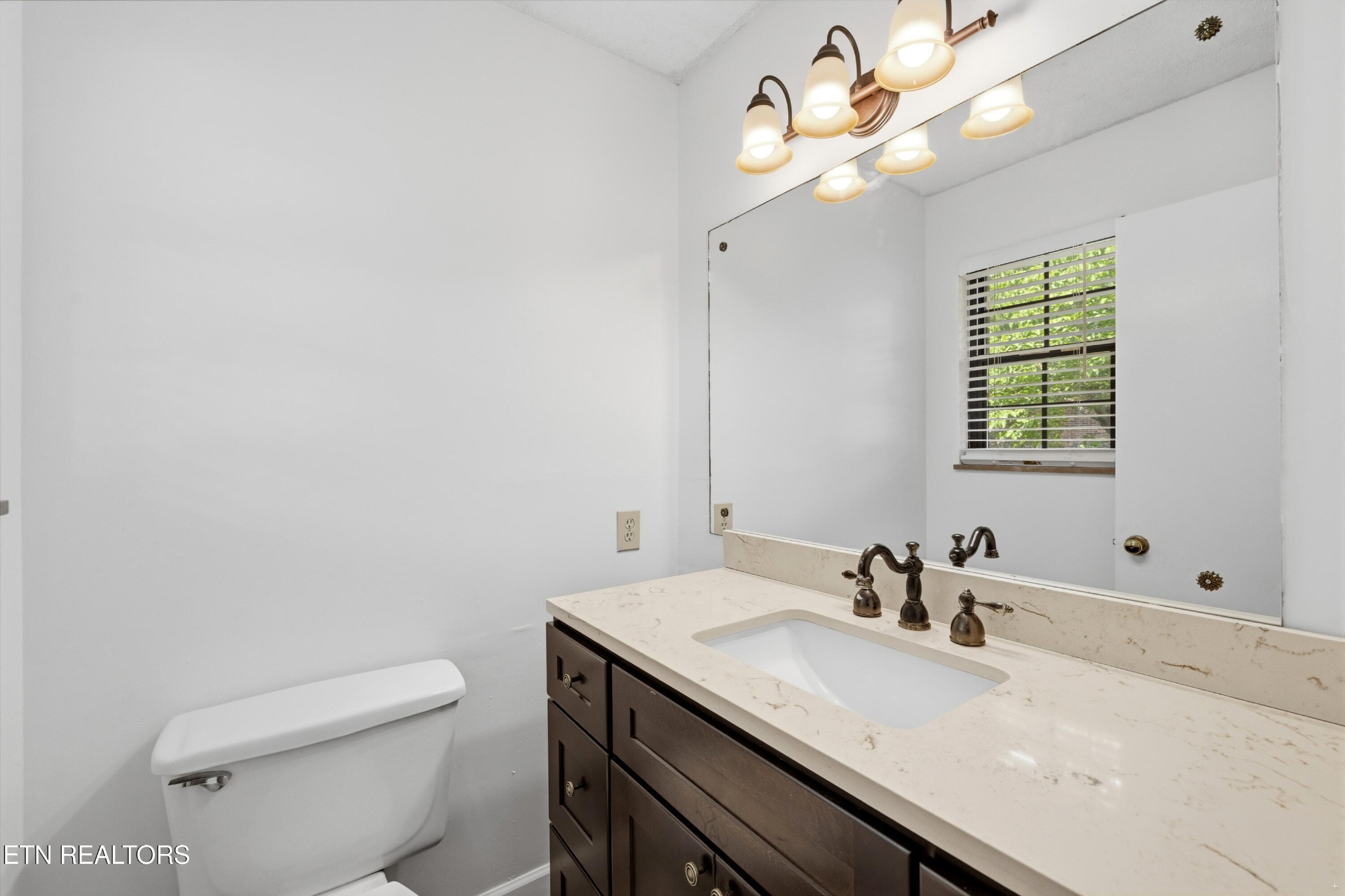 810 Highland Drive Property Photo 15