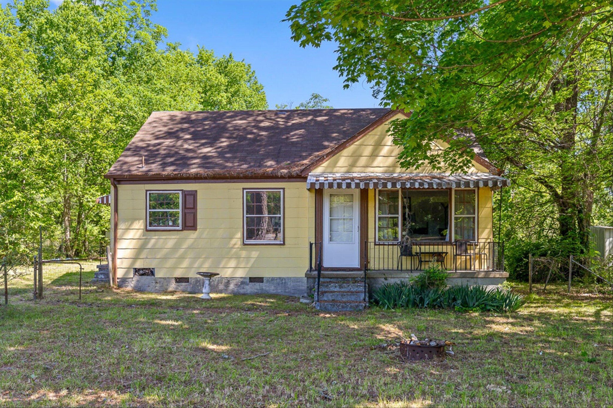 591 W Cloud Springs Road Property Photo 1