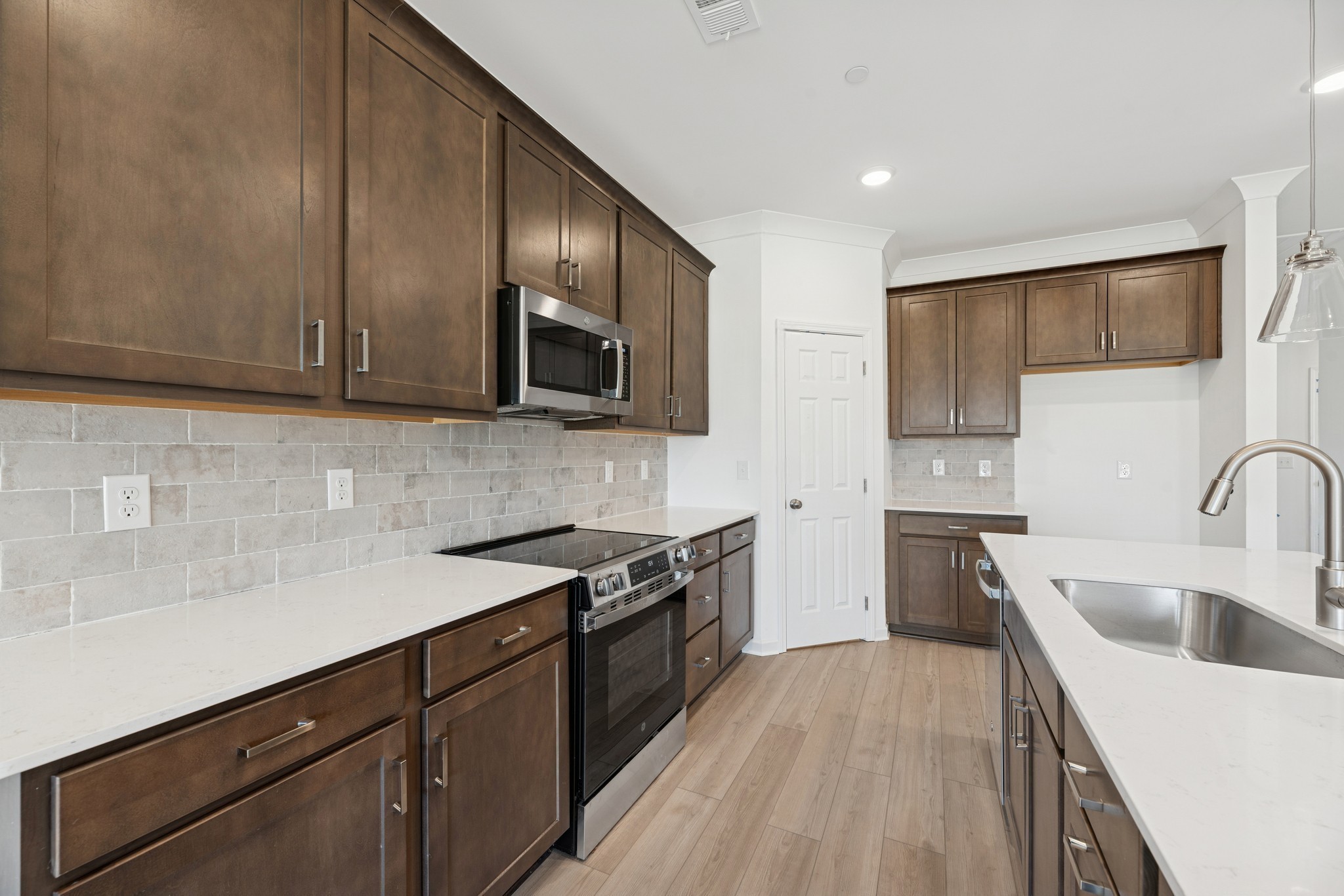 1721 Sharpstone Drive Property Photo 6