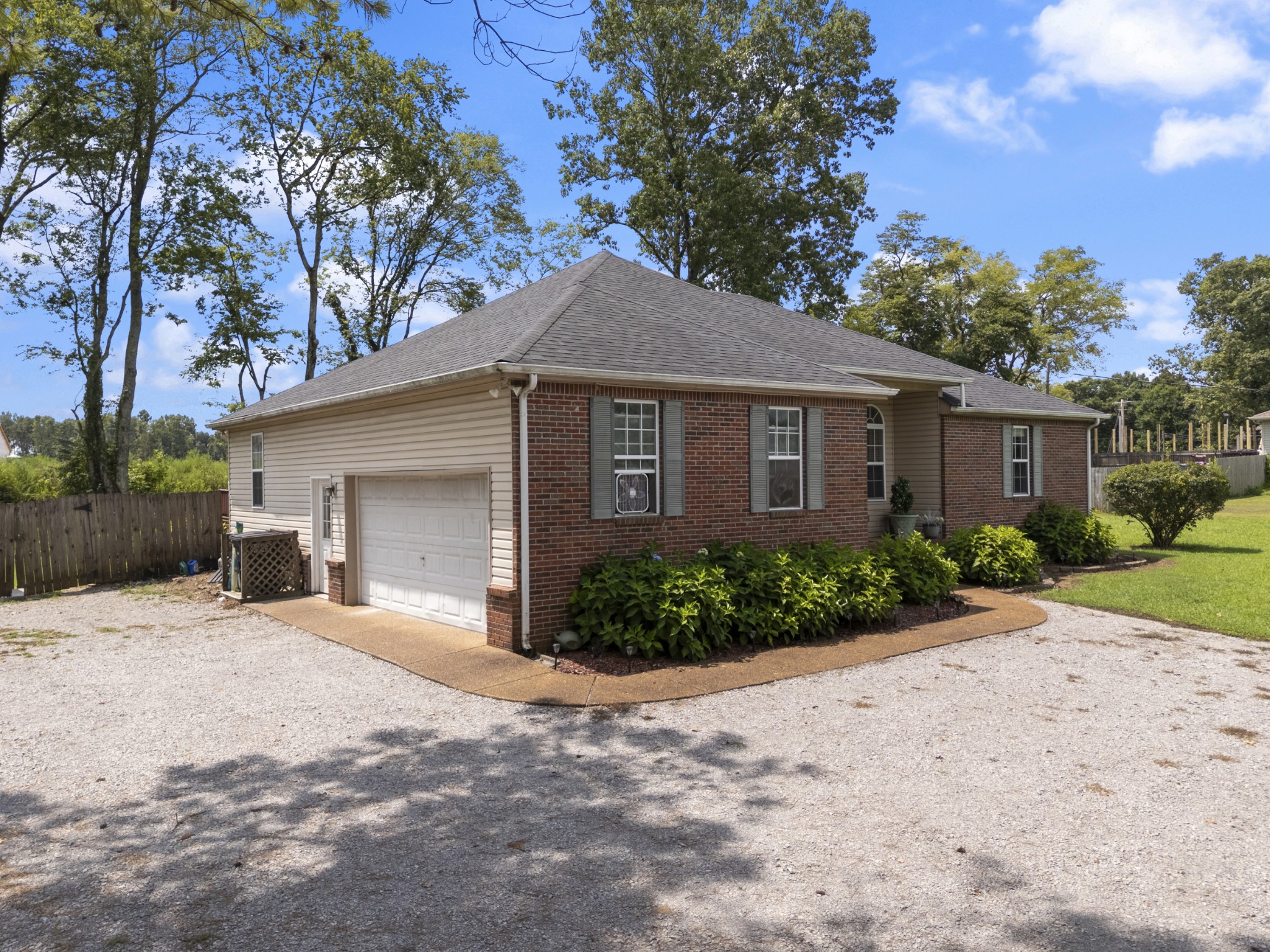 2122 Derrick Rd Property Photo 32