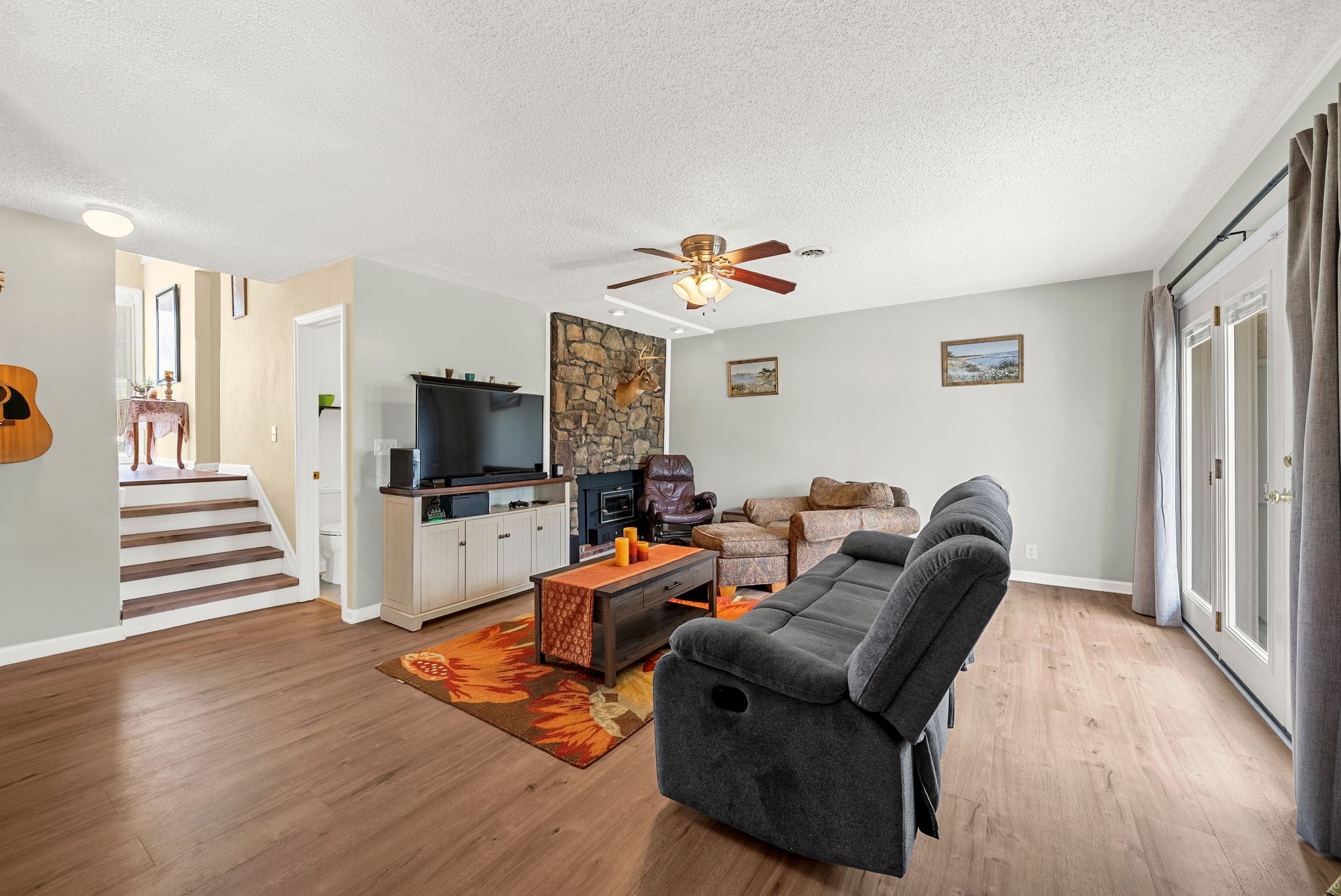 405 Raintree Pl Property Photo 2