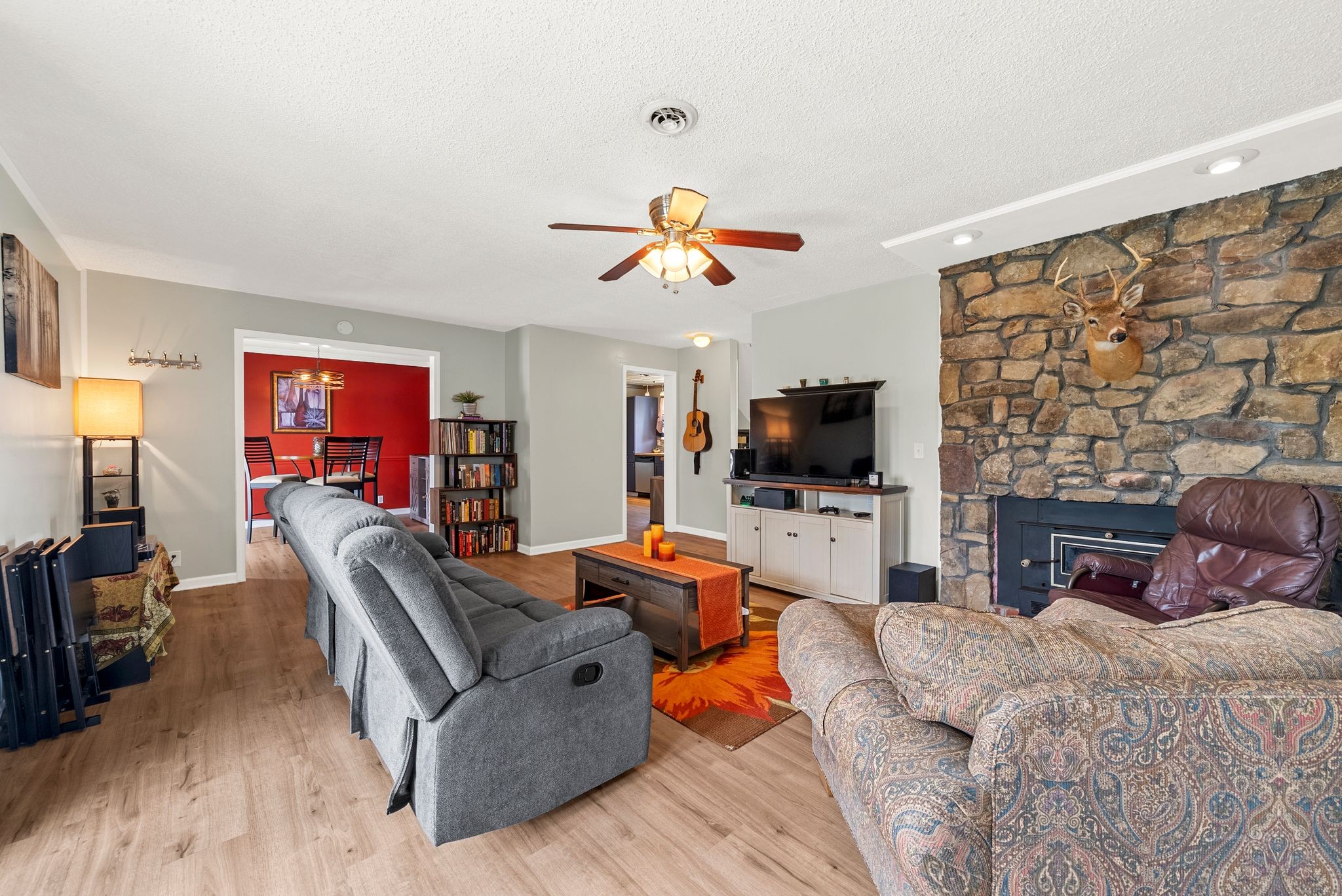 405 Raintree Pl Property Photo 3