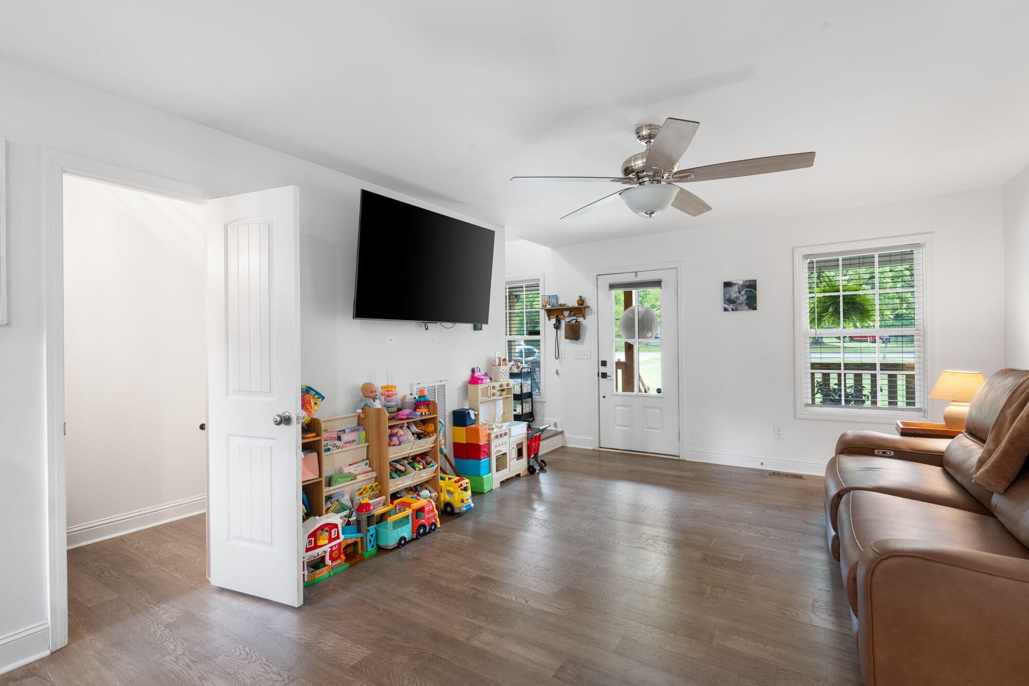 1728 Beaverdale Road, Ne Property Photo 8